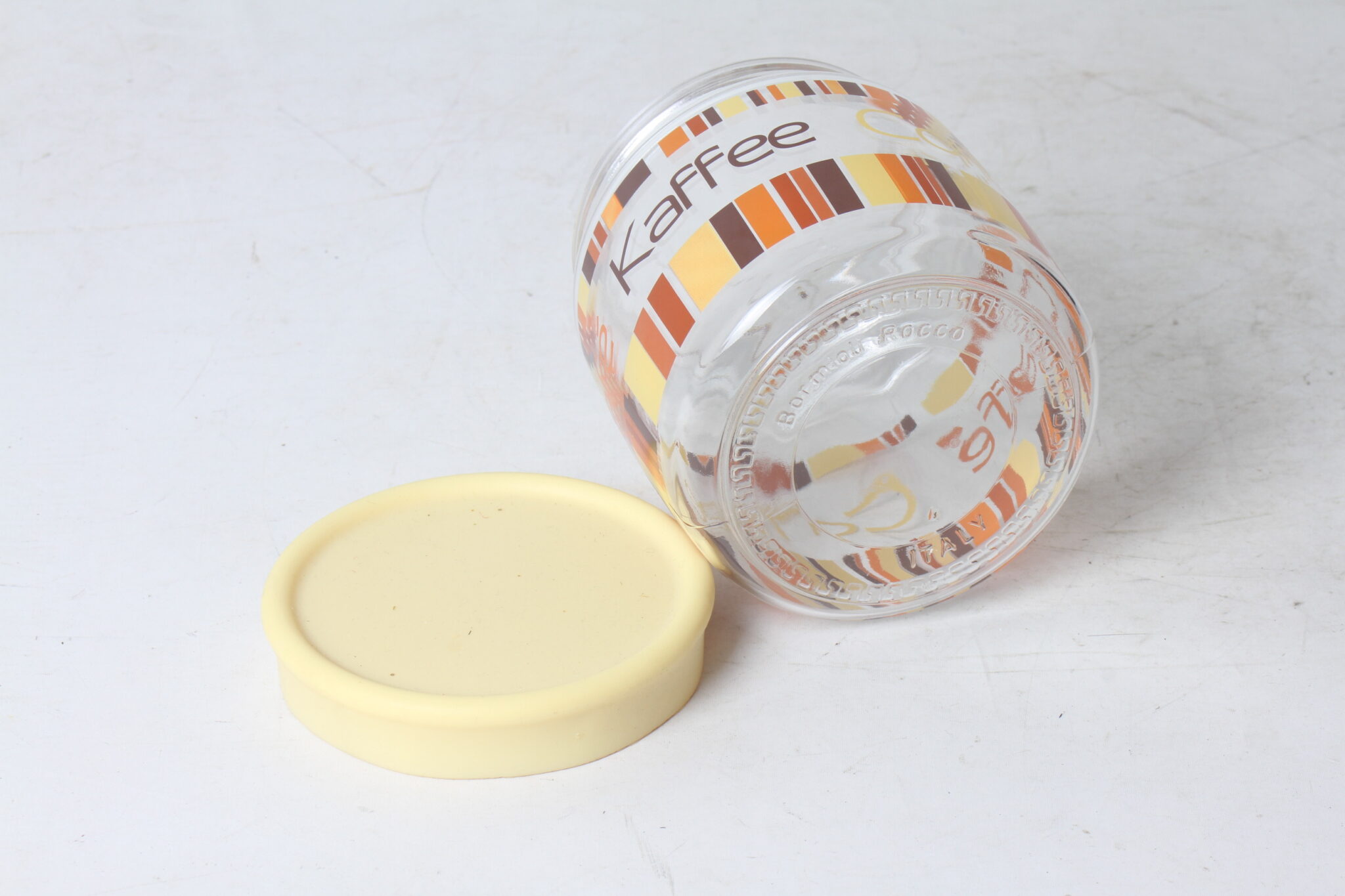 pot-a-cafe-vintage-en-verre-bormioli-rocco-couvercle-plastique-jaune-art-de-la-table-occasion-emmaus-scherwiller-etikette (1)