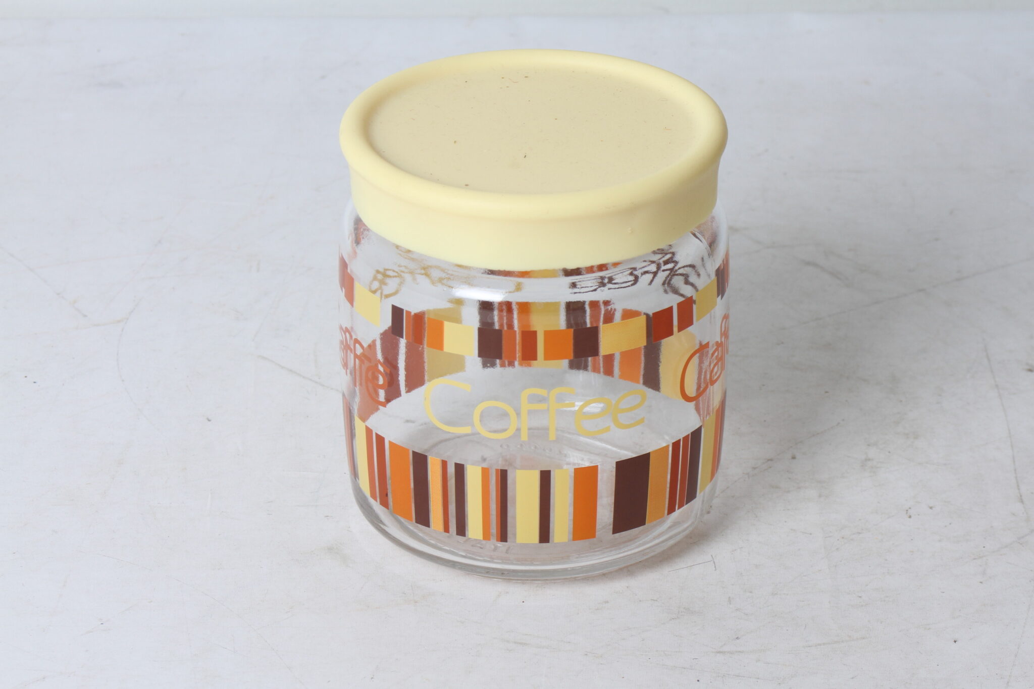 pot-a-cafe-vintage-en-verre-bormioli-rocco-couvercle-plastique-jaune-art-de-la-table-occasion-emmaus-scherwiller-etikette (3)