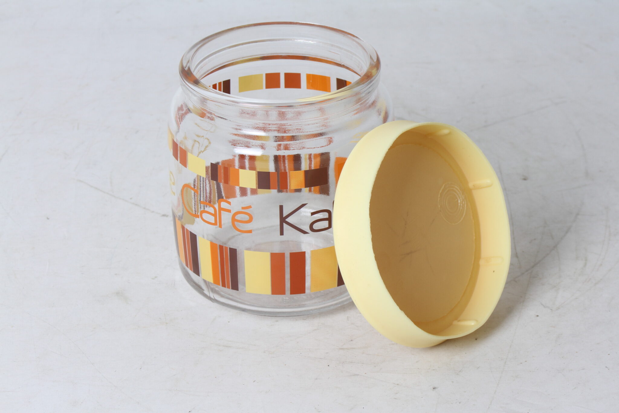 pot-a-cafe-vintage-en-verre-bormioli-rocco-couvercle-plastique-jaune-art-de-la-table-occasion-emmaus-scherwiller-etikette (4)