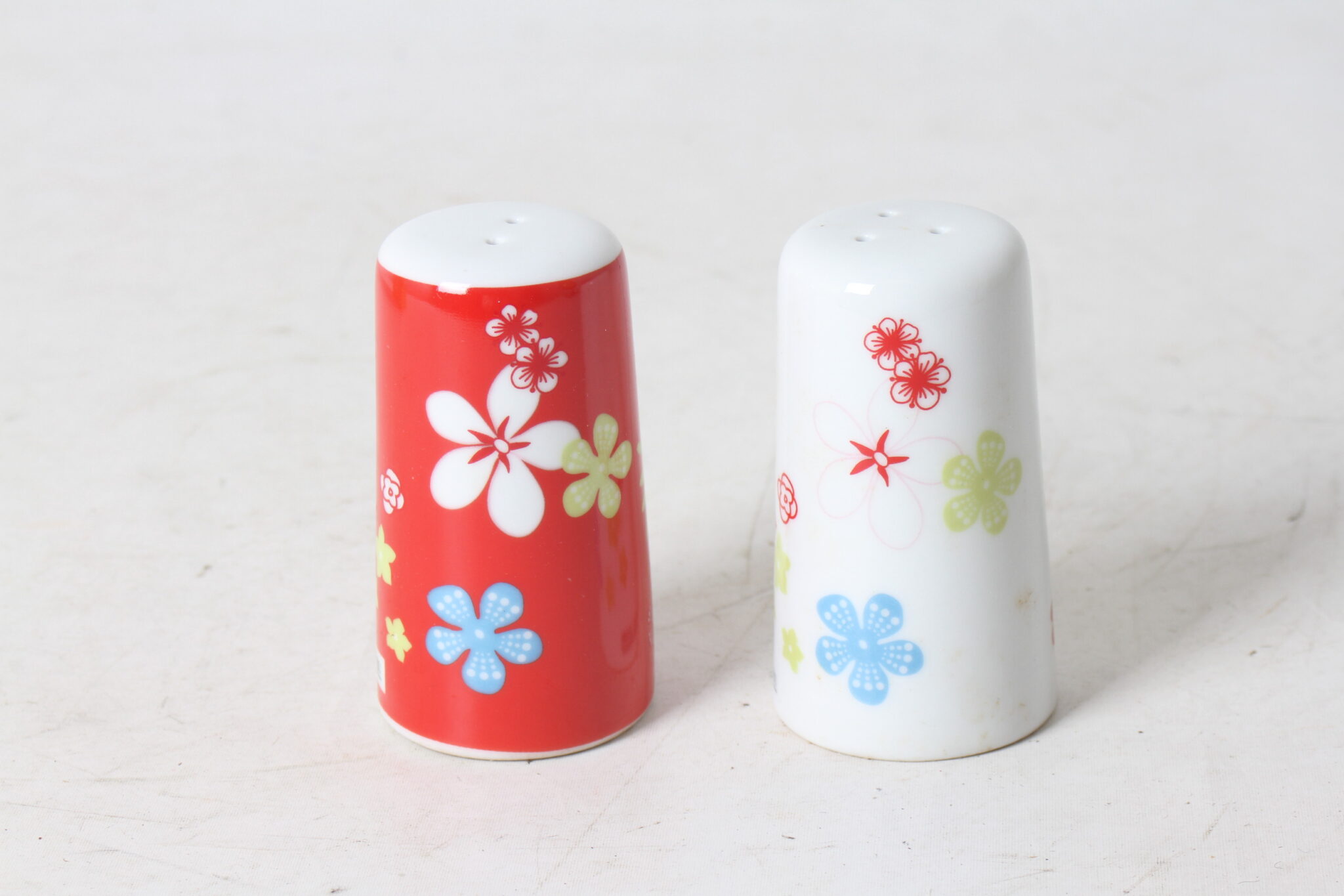 saliere-et-poivriere-ceramique-genevieve-lethu-art-de-la-table-occaision-emmaus-scherwiller-etikette (1)