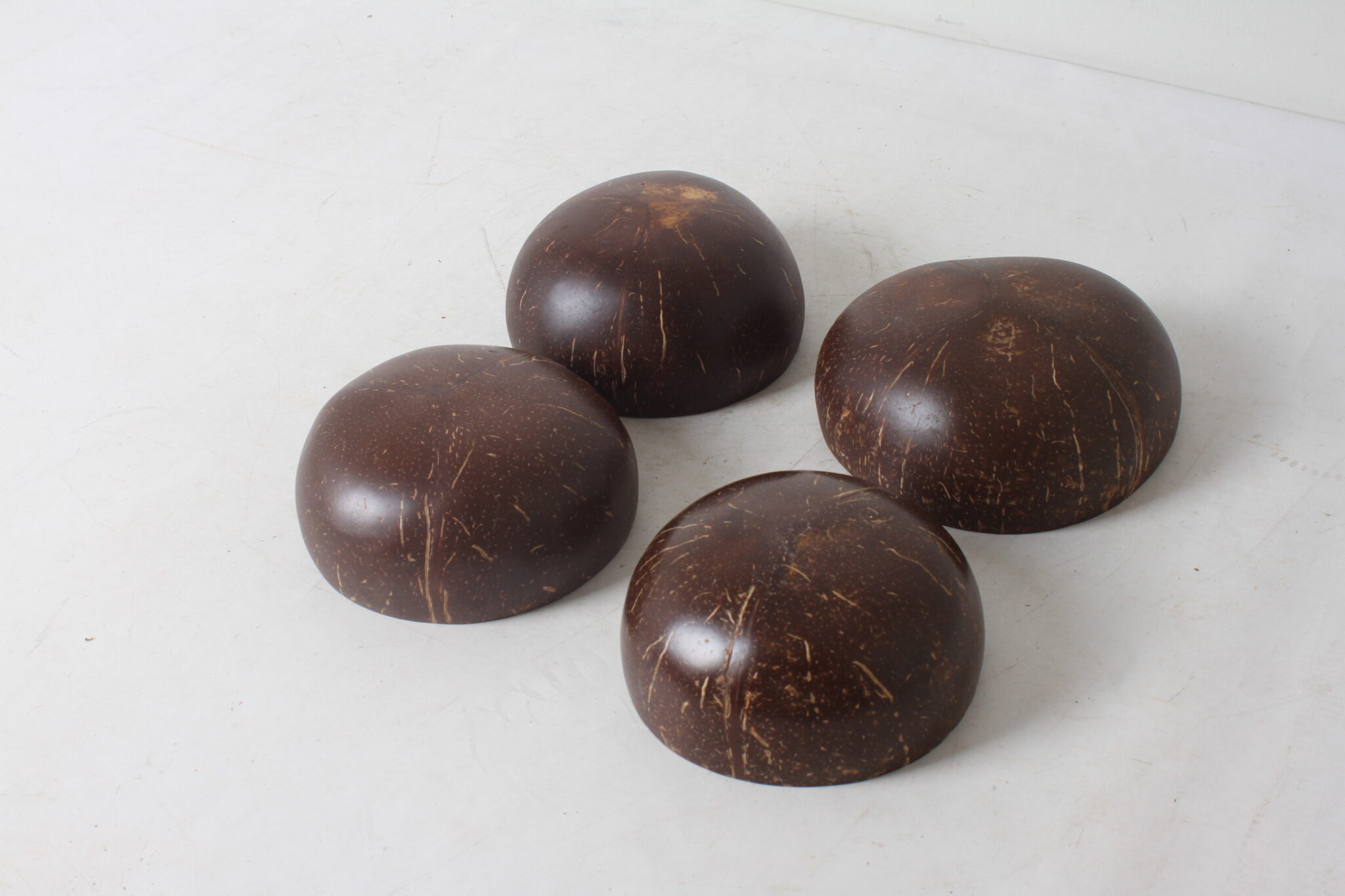 serie-4-bols-noix-de-coco-interieur-laque-art-de-la-table-occasion-emmaus-scherwiller-etikette (1)