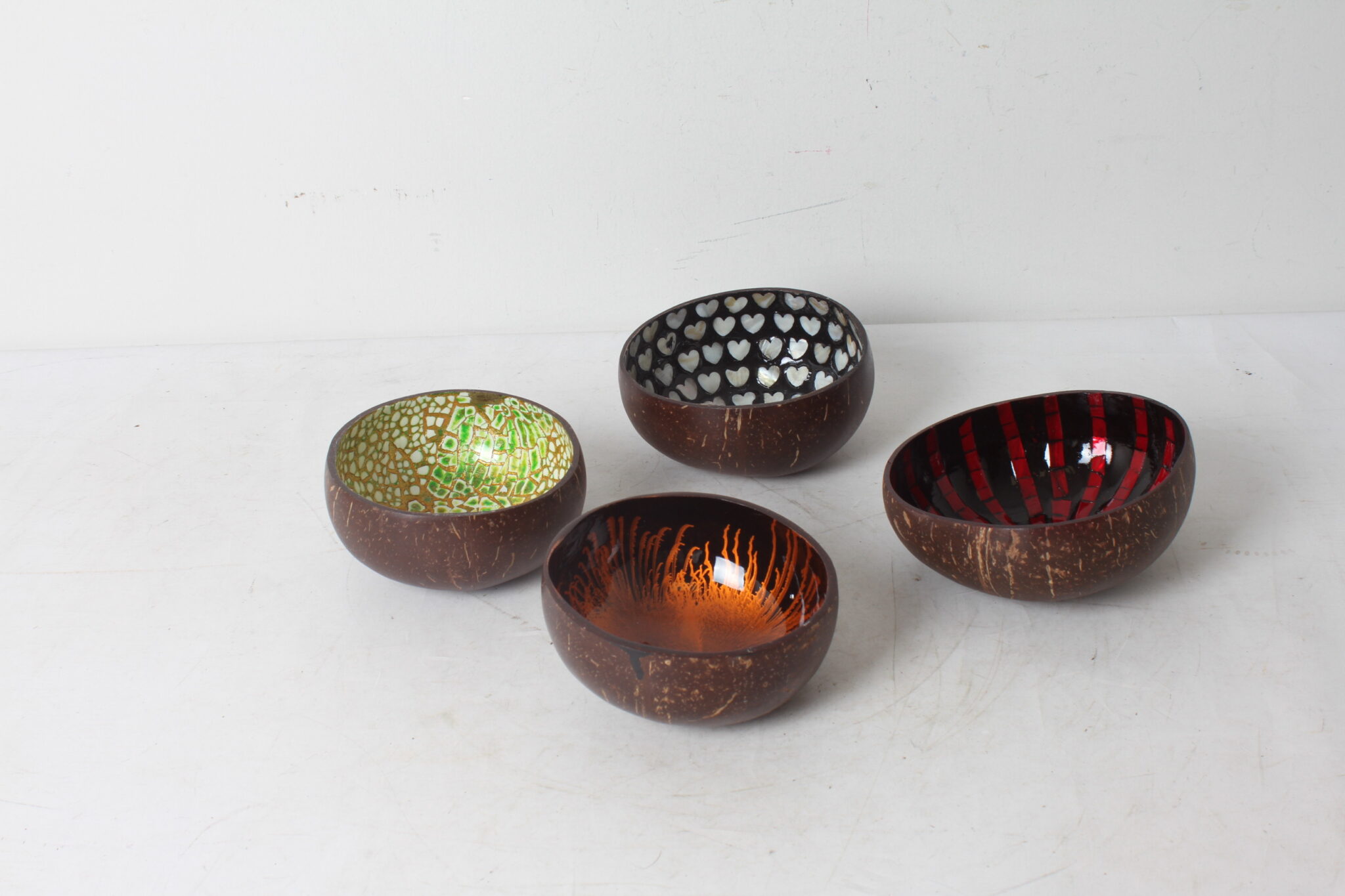 serie-4-bols-noix-de-coco-interieur-laque-art-de-la-table-occasion-emmaus-scherwiller-etikette (2)