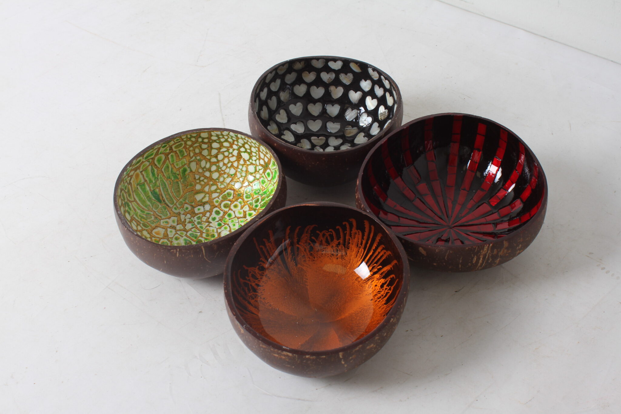 serie-4-bols-noix-de-coco-interieur-laque-art-de-la-table-occasion-emmaus-scherwiller-etikette (4)