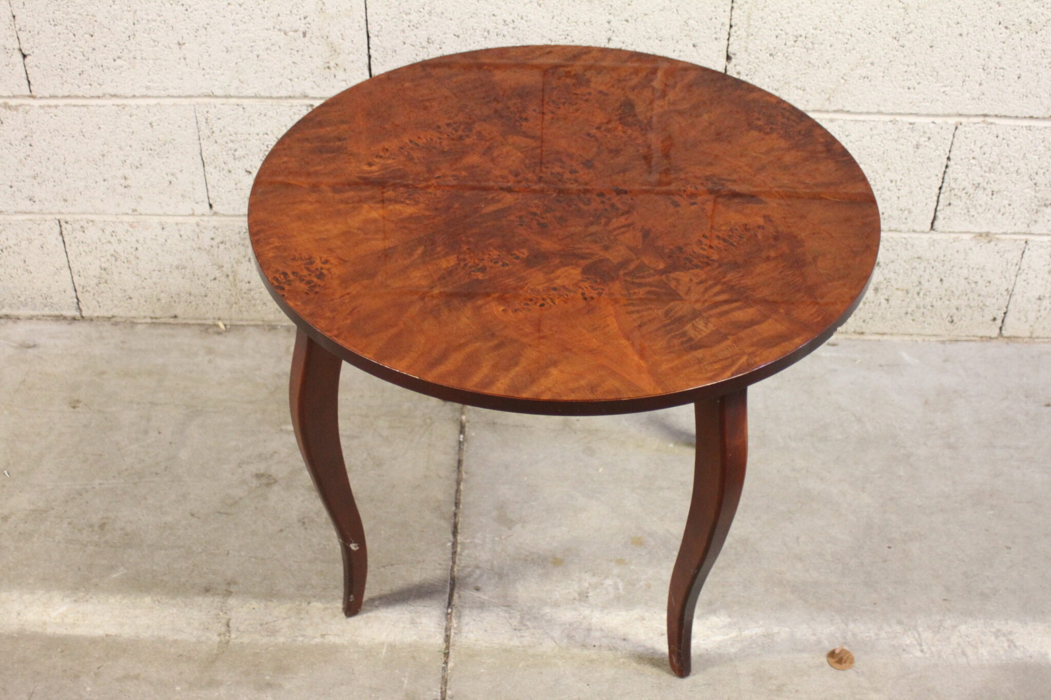 table-basse-ronde-grand-gueridon-bois-laque-style-art-deco-mobilier-brocante-occasion-emmaus-scherwiller-etikette (1)