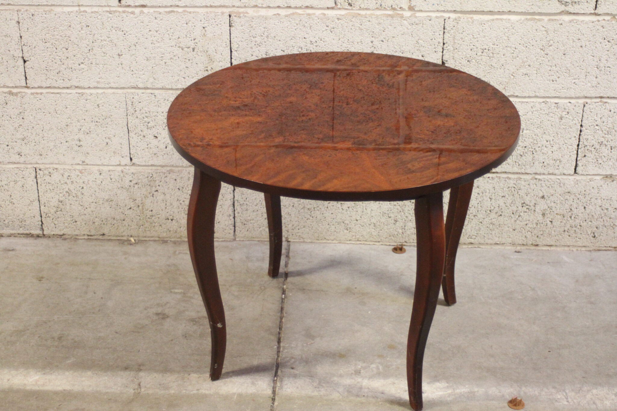table-basse-ronde-grand-gueridon-bois-laque-style-art-deco-mobilier-brocante-occasion-emmaus-scherwiller-etikette (2)