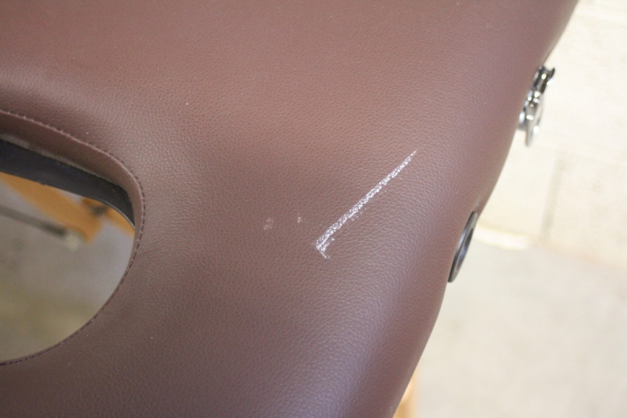 table-de-massage-professionnelle-pliante-bois-skai-materiel-medical-occasion-emmaus-scherwiller-etikette (1)