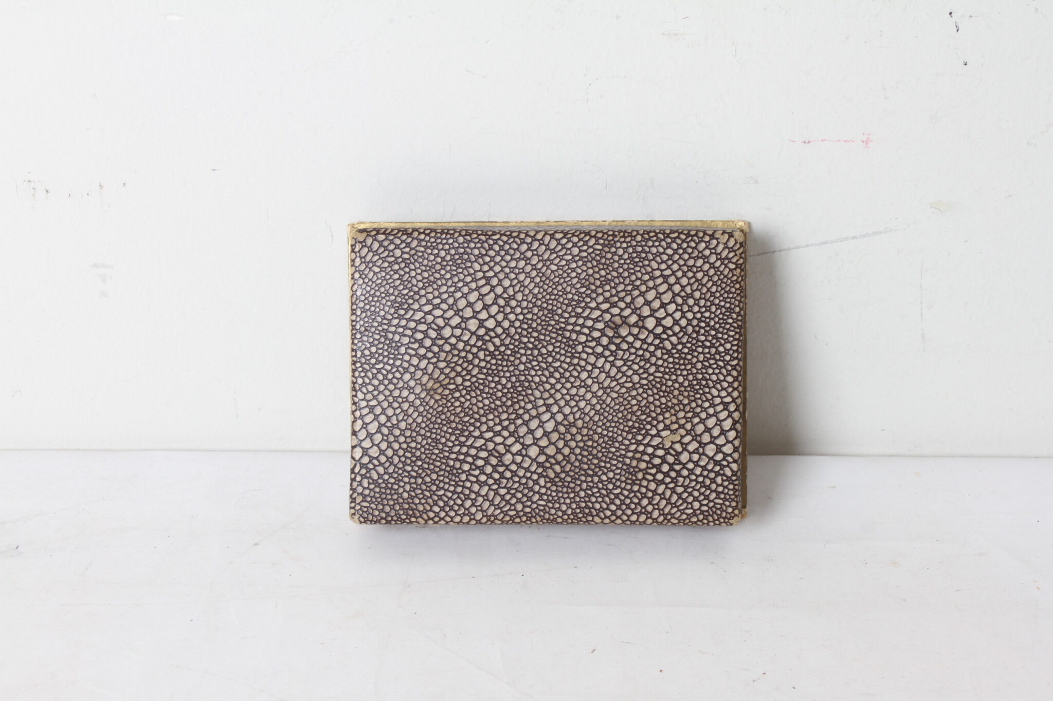 tube-a-rouge-a-levre-et-poudrier-en-argent-style-art-deco-retro-accessoires-mode-brocante-occasion-emmaus-scherwiller-etikette (2)