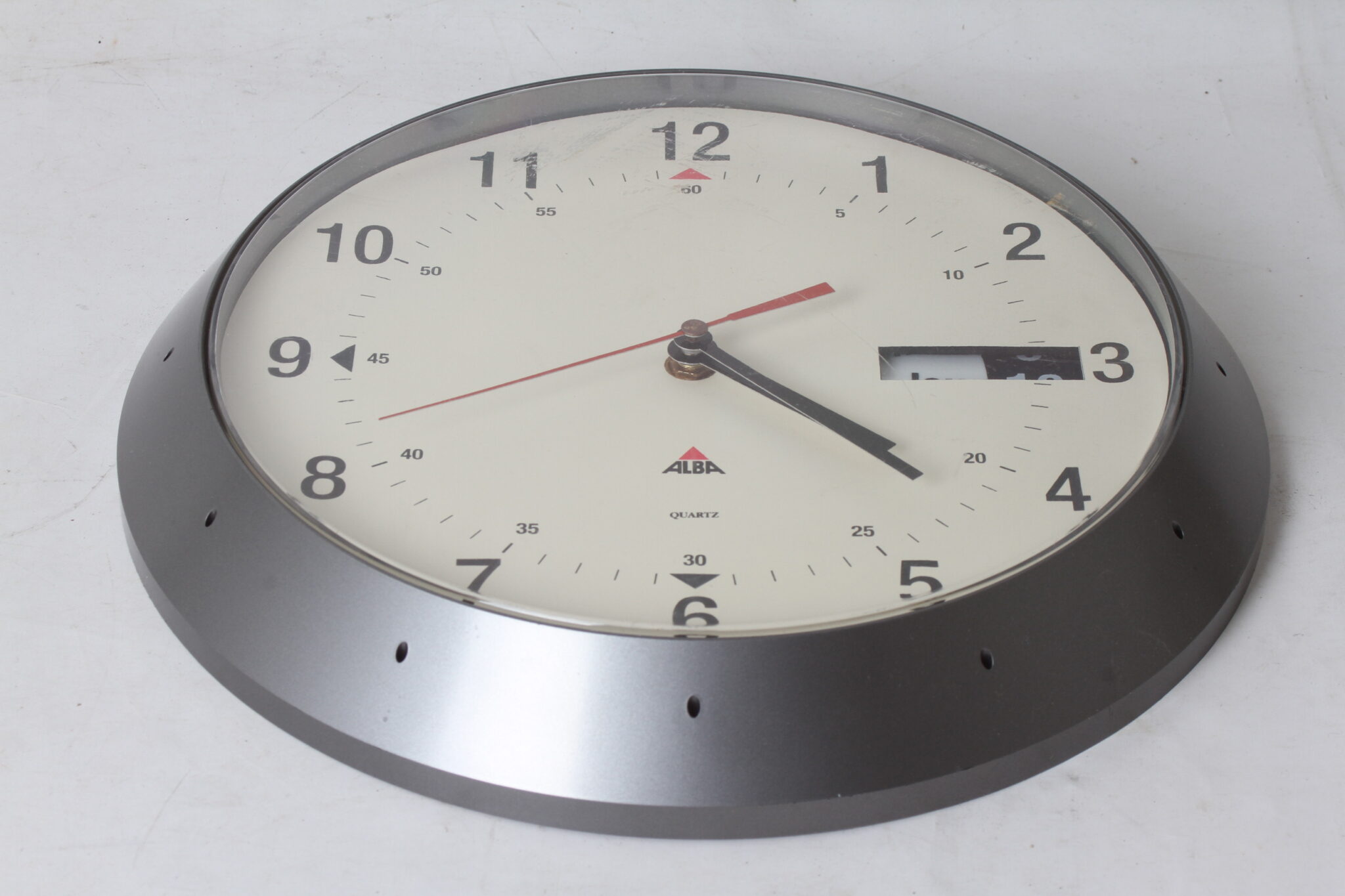 Alpha horloge murale ronde (1)