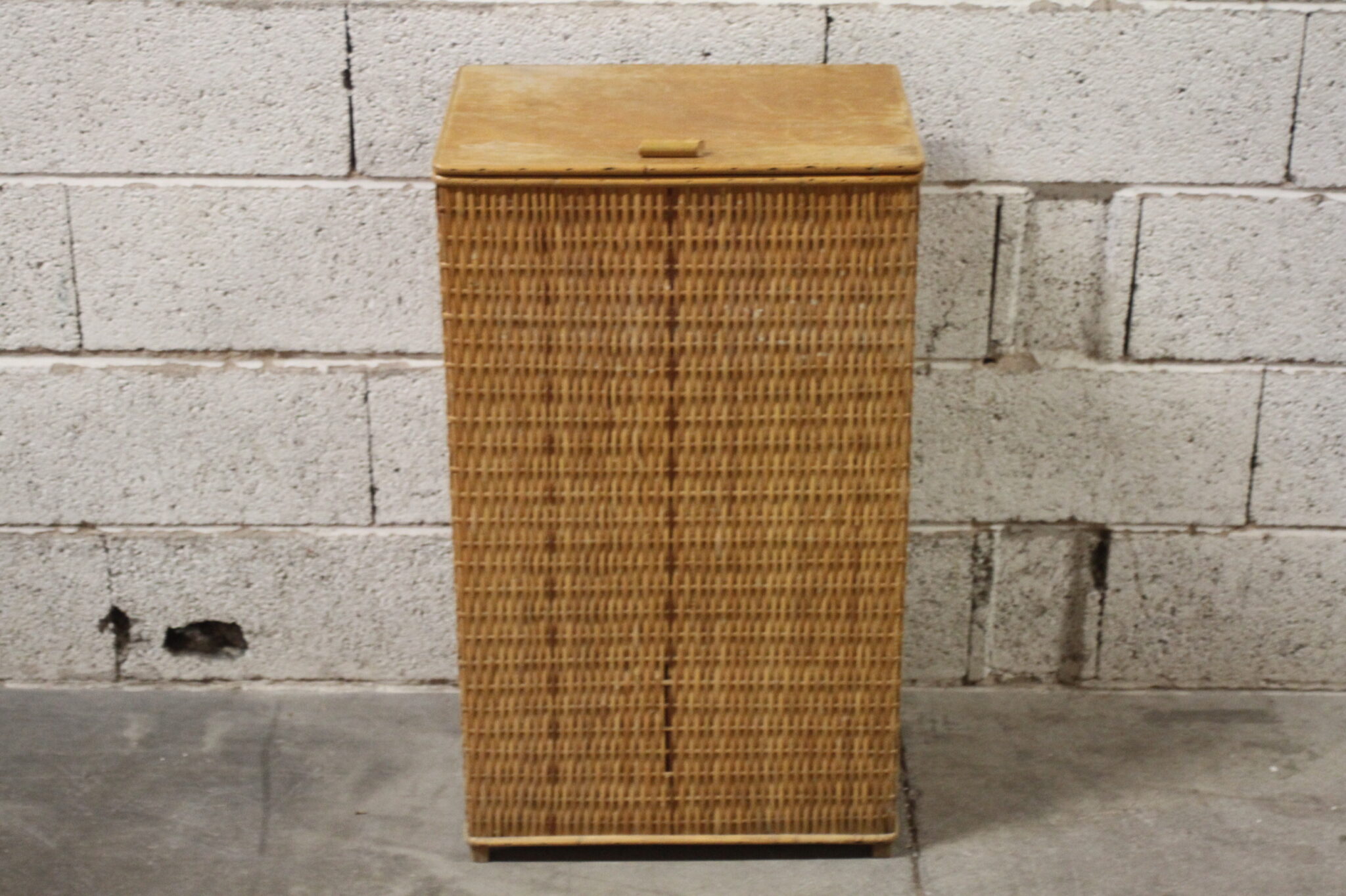 anccien-panier-a-linge-vintage-osier-tresse-bois-mobilier-brocante-occasion-emmaus-scherwiller-etikette (2)