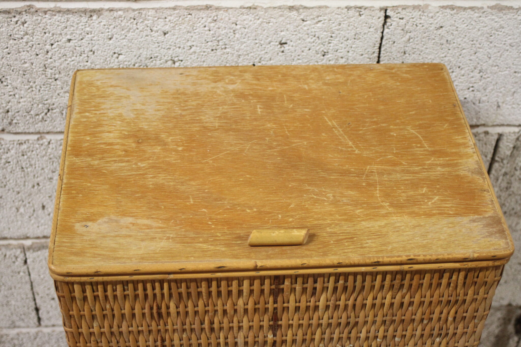 anccien-panier-a-linge-vintage-osier-tresse-bois-mobilier-brocante-occasion-emmaus-scherwiller-etikette (3)