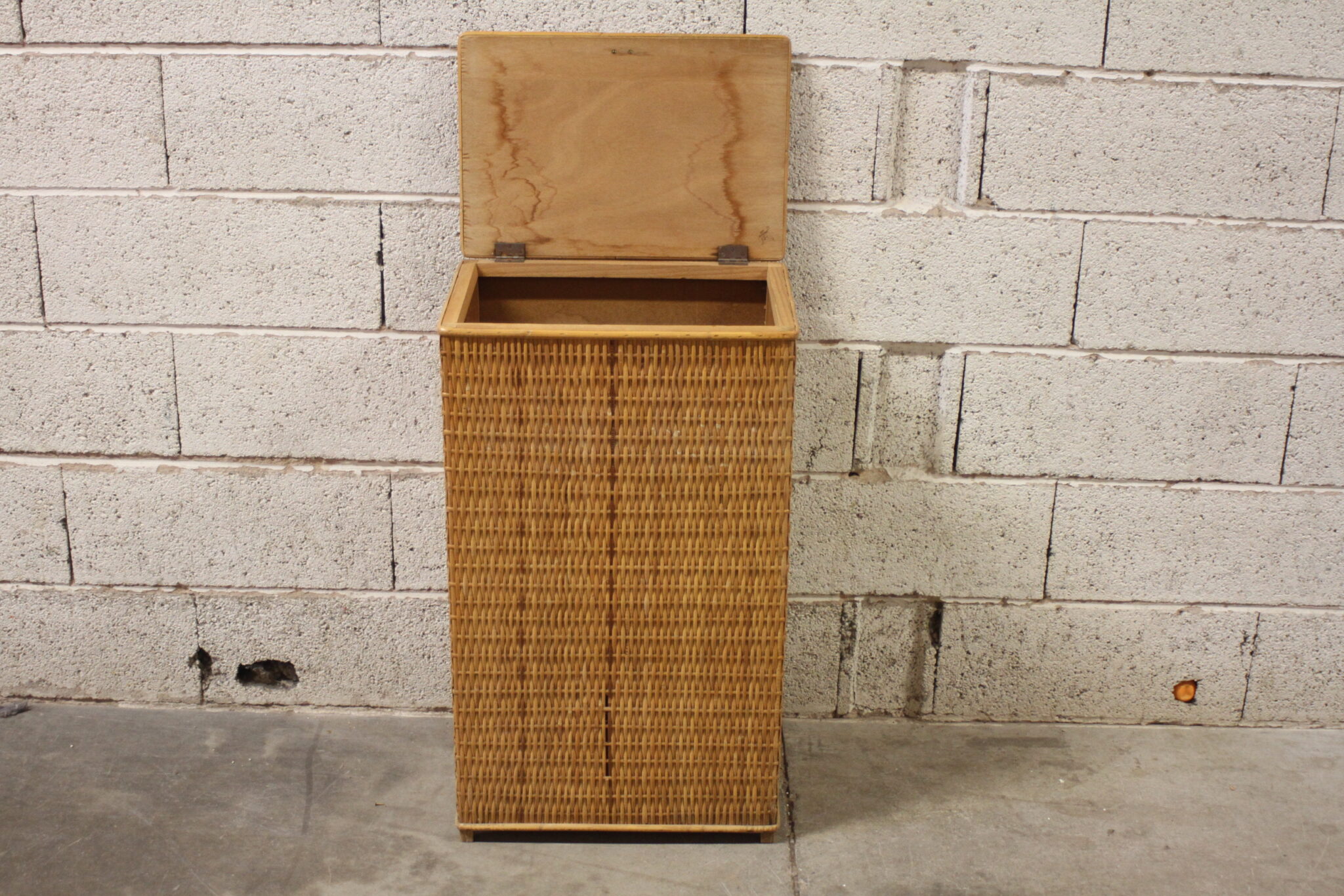 anccien-panier-a-linge-vintage-osier-tresse-bois-mobilier-brocante-occasion-emmaus-scherwiller-etikette (4)