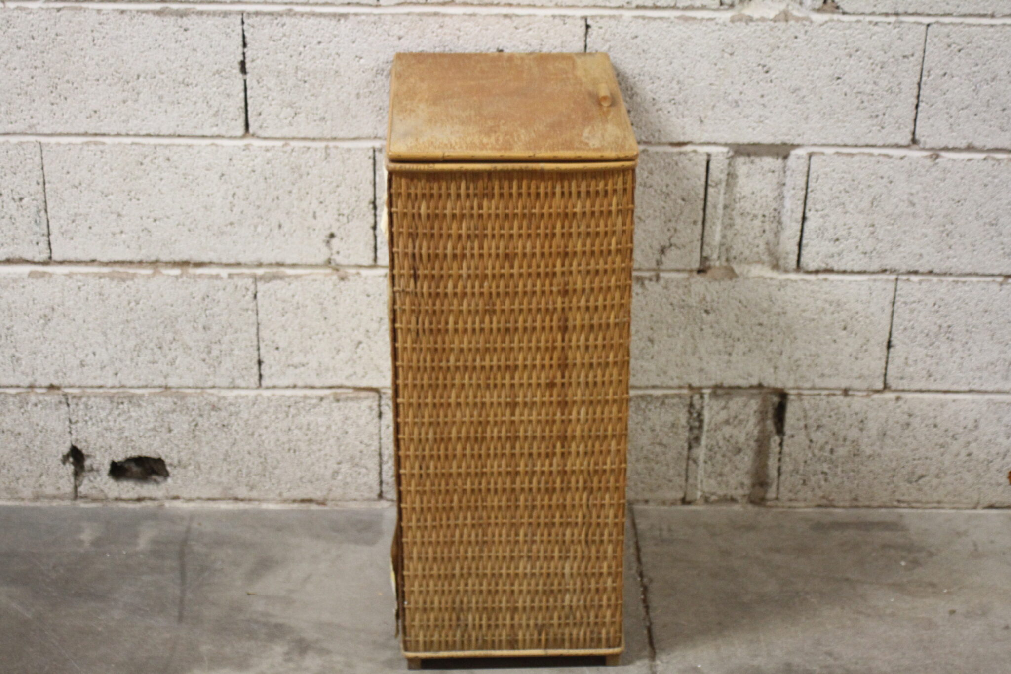 anccien-panier-a-linge-vintage-osier-tresse-bois-mobilier-brocante-occasion-emmaus-scherwiller-etikette (6)