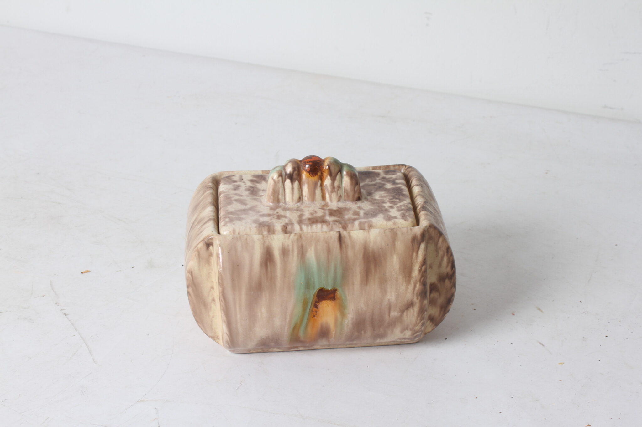 bonbonniere-pot-vintage-en-ceramique-style-art-deco-objets-deco-occasion-brocante-emmaus-scherwiller-etikette (2)