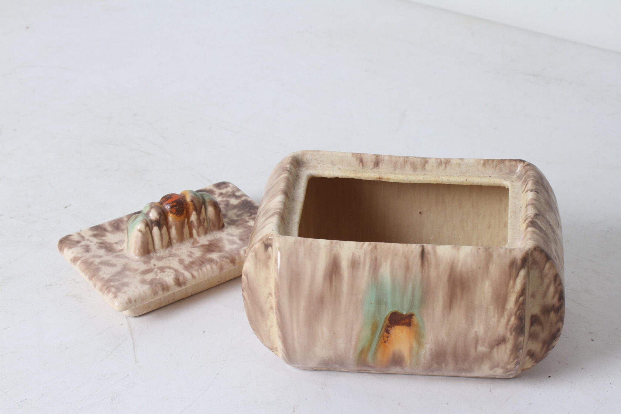 bonbonniere-pot-vintage-en-ceramique-style-art-deco-objets-deco-occasion-brocante-emmaus-scherwiller-etikette (4)