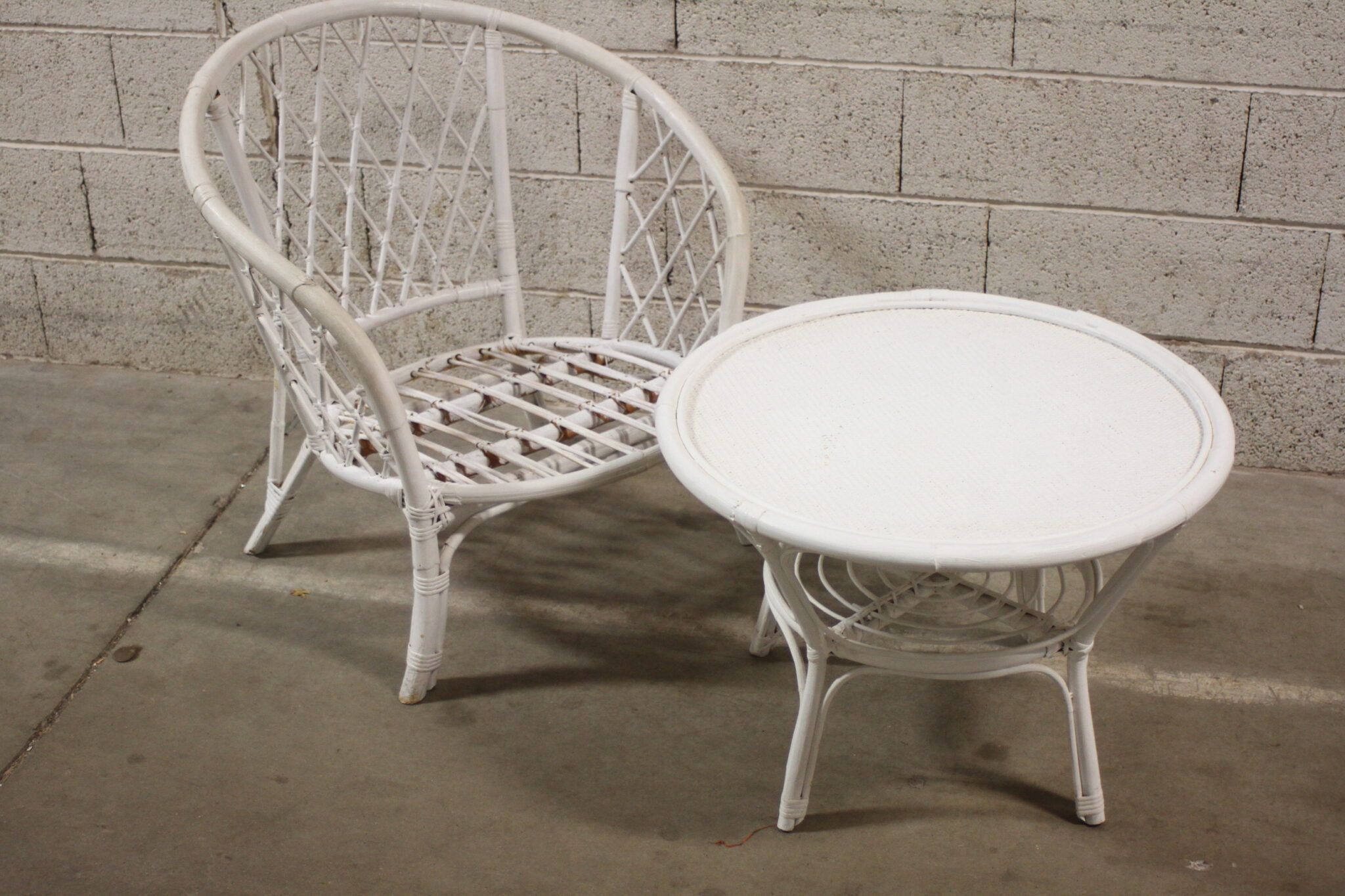 ensemble-fauteuil-table-rotin-blanc-mobilier-brocante-occasion-emmaus-scherwiller-etikette (2)