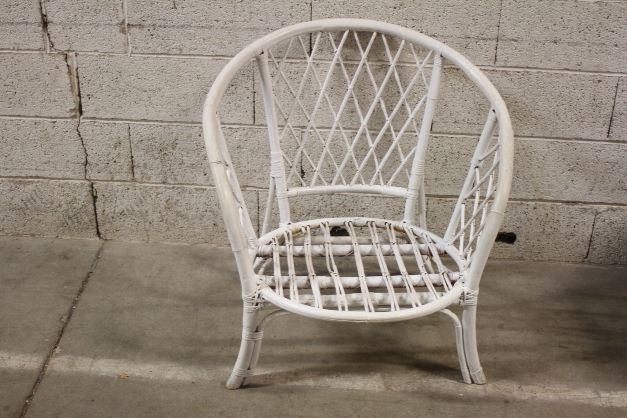 ensemble-fauteuil-table-rotin-blanc-mobilier-brocante-occasion-emmaus-scherwiller-etikette (4)