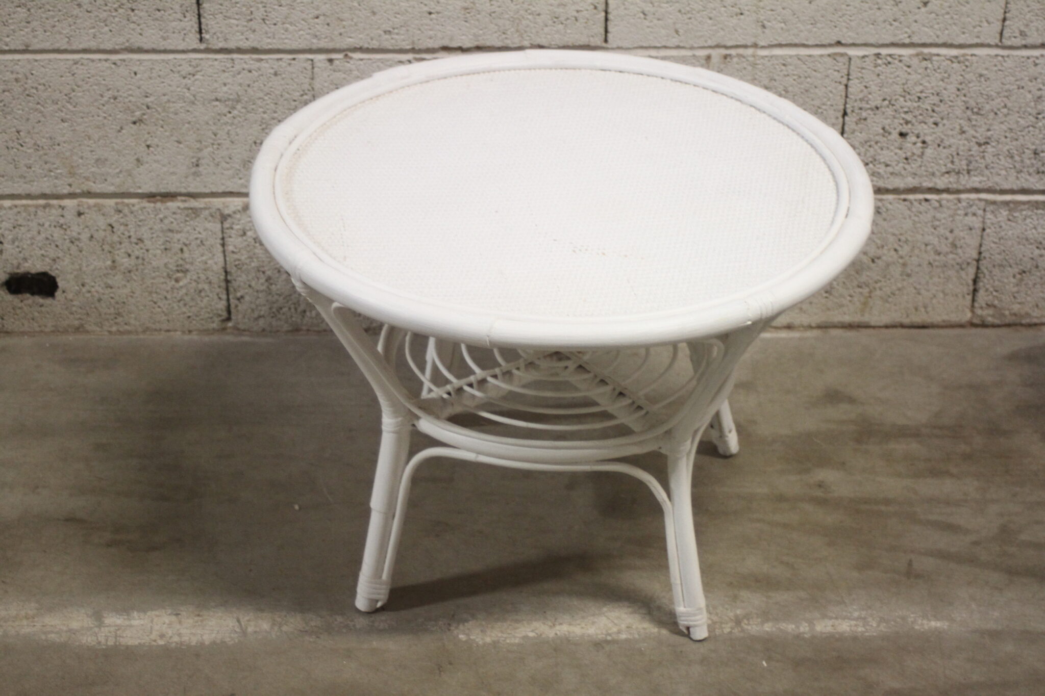 ensemble-fauteuil-table-rotin-blanc-mobilier-brocante-occasion-emmaus-scherwiller-etikette (6)