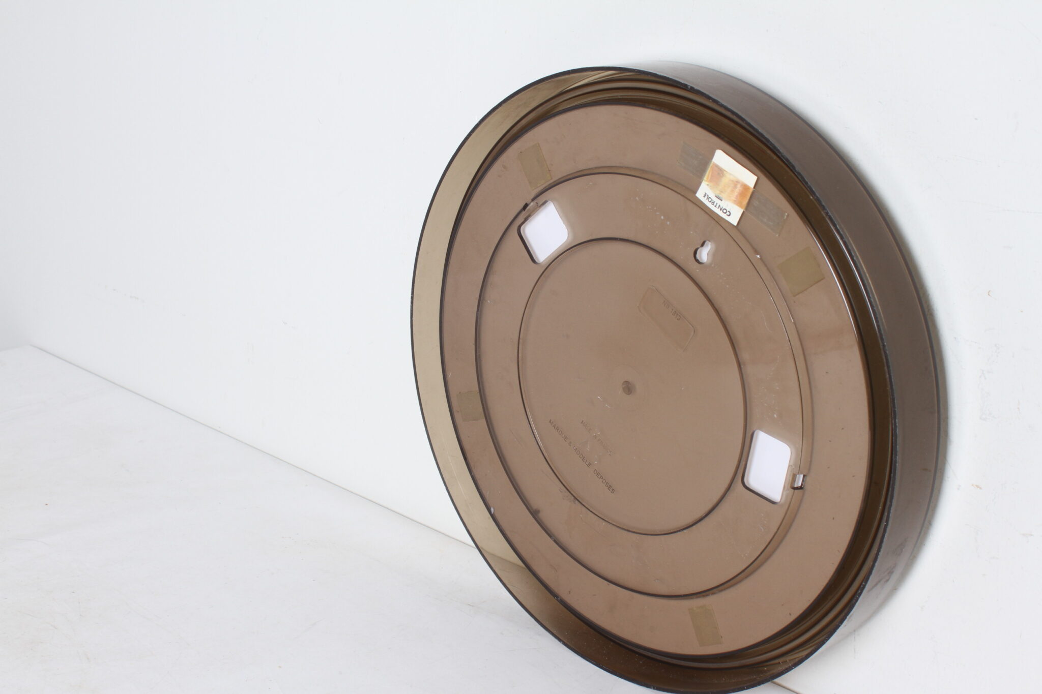 miroir-rond-vintage-space-age-plexiglas-fume-gilac-1813-objets-deco-brocante-occasion-emmaus-scherwiller-etikette (4)