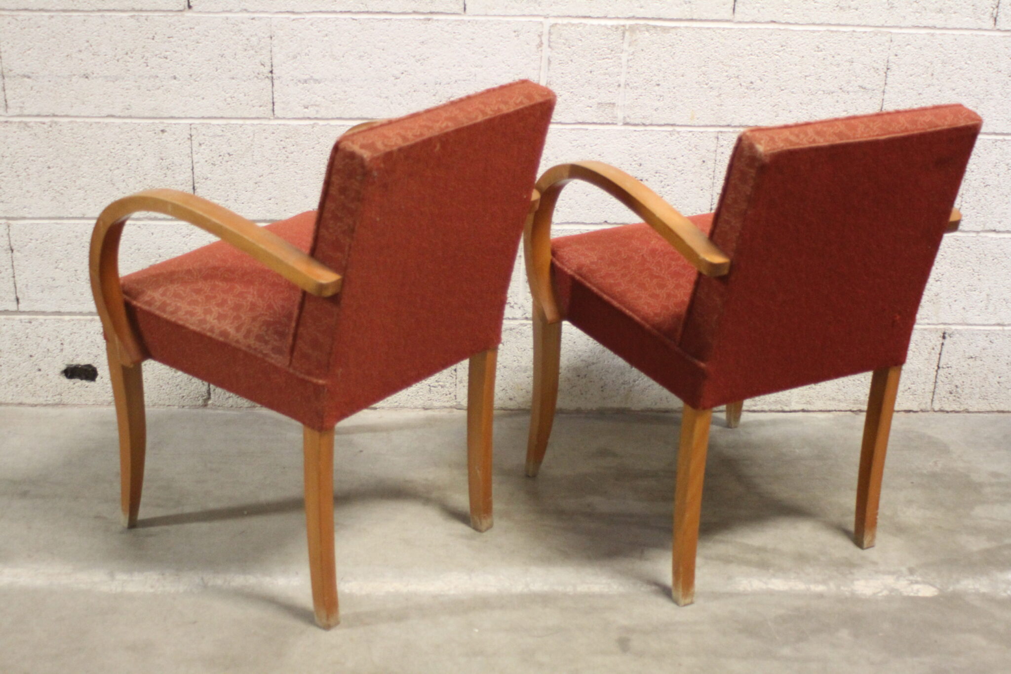 paire-de-fauteuils-bridge-vintage-bois-assise-ressorts-tissu-bouclettes-mobilier-brocante-occasion-emmaus-scherwiller-etikette (6)