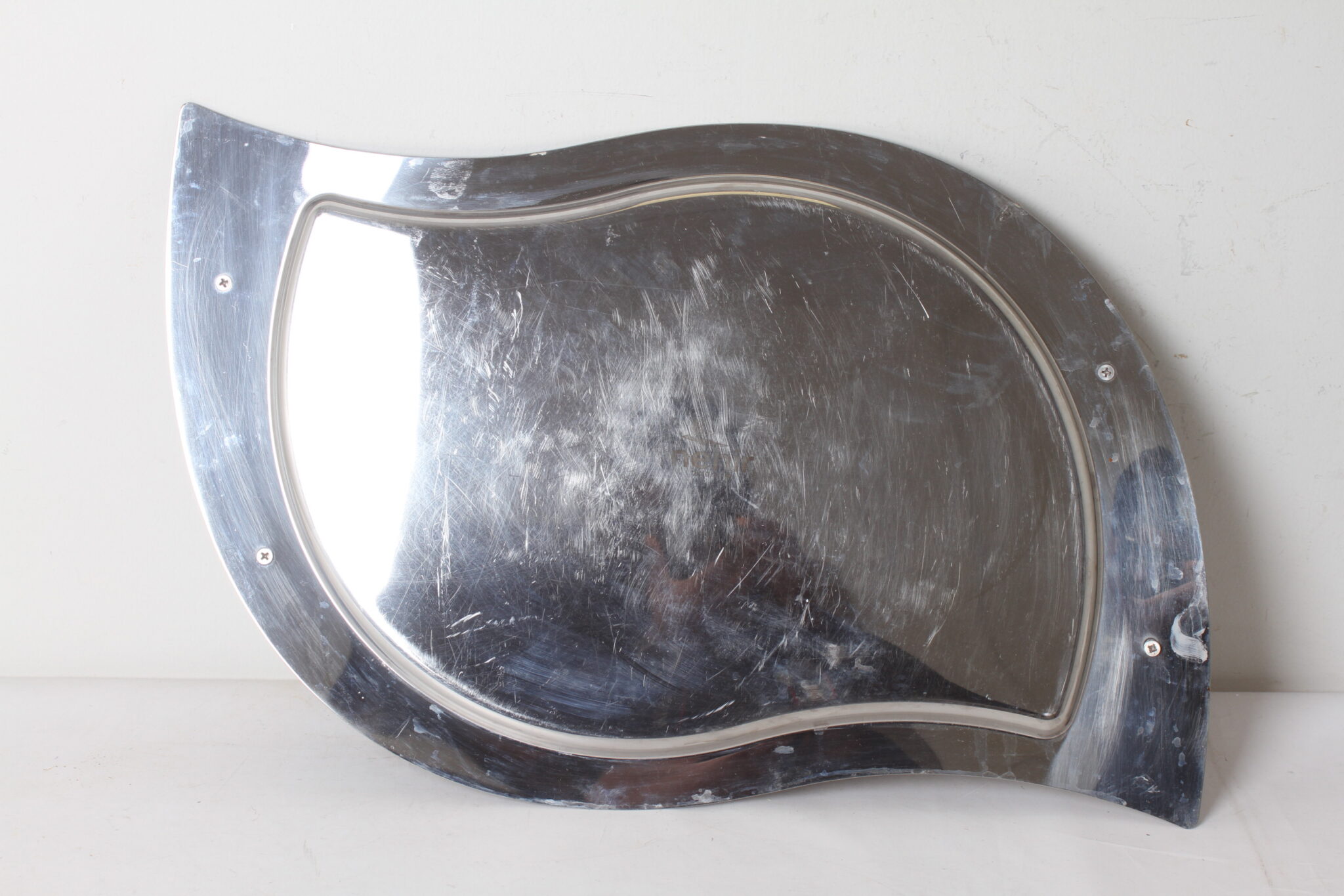 plateau-de-presentation-design-et-original-inox-nehir-art-de-la-table-occasion-emmaus-scherwiller-etikette (1)