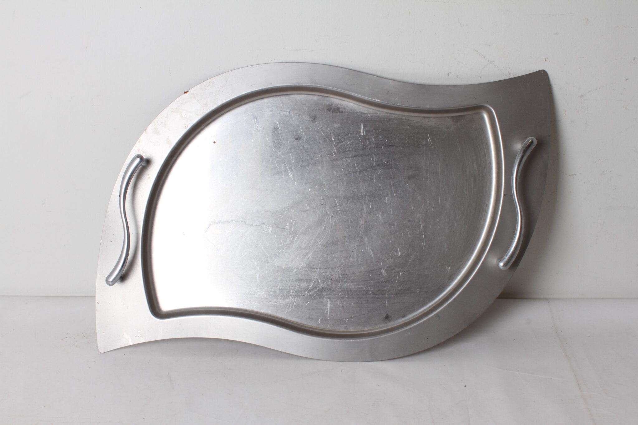 plateau-de-presentation-design-et-original-inox-nehir-art-de-la-table-occasion-emmaus-scherwiller-etikette (2)