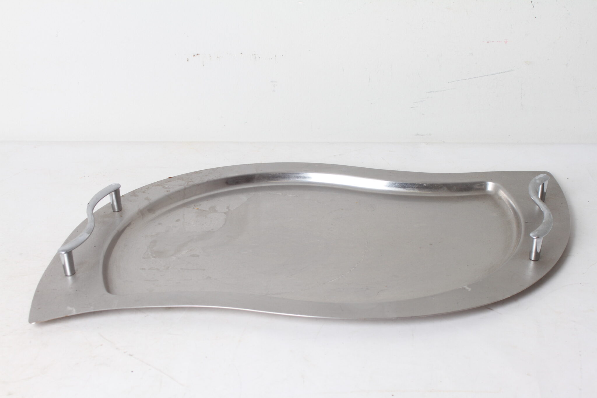 plateau-de-presentation-design-et-original-inox-nehir-art-de-la-table-occasion-emmaus-scherwiller-etikette (3)