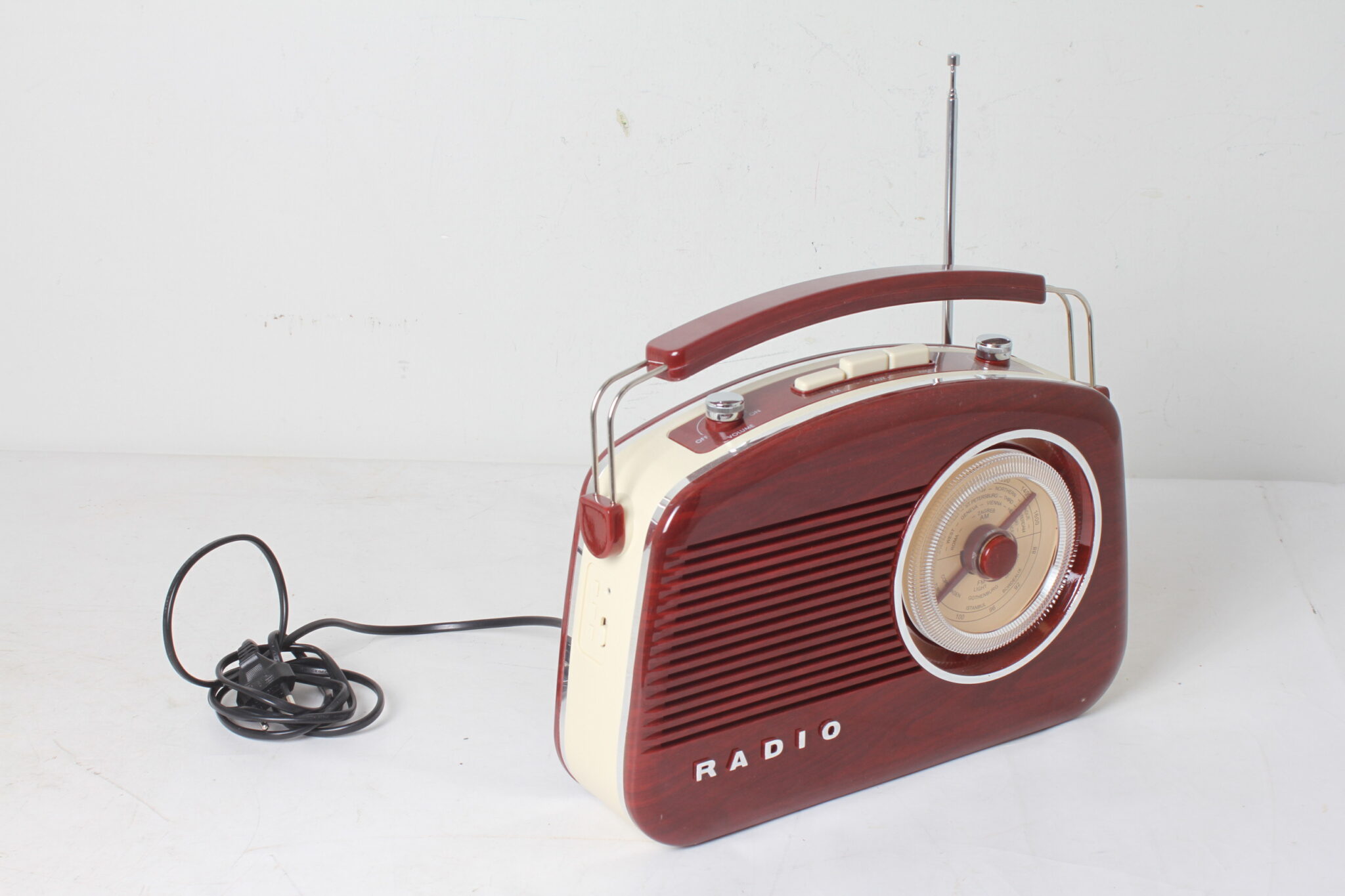 poste-radio-design-retro-vintage-plastique-colori-bois-petit-electromenager-occasion-emmaus-scherwiller-etikette (3)