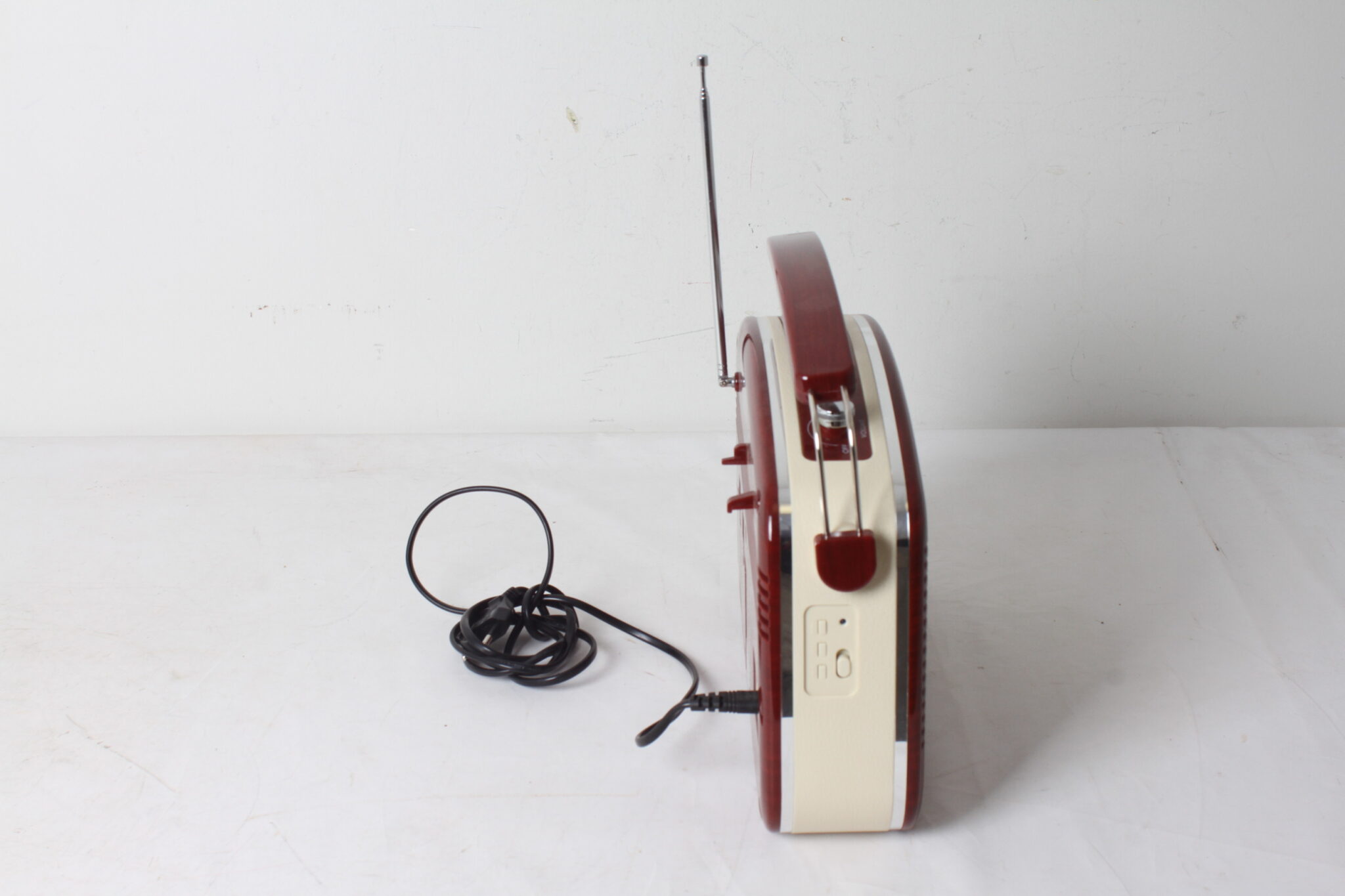 poste-radio-design-retro-vintage-plastique-colori-bois-petit-electromenager-occasion-emmaus-scherwiller-etikette (4)