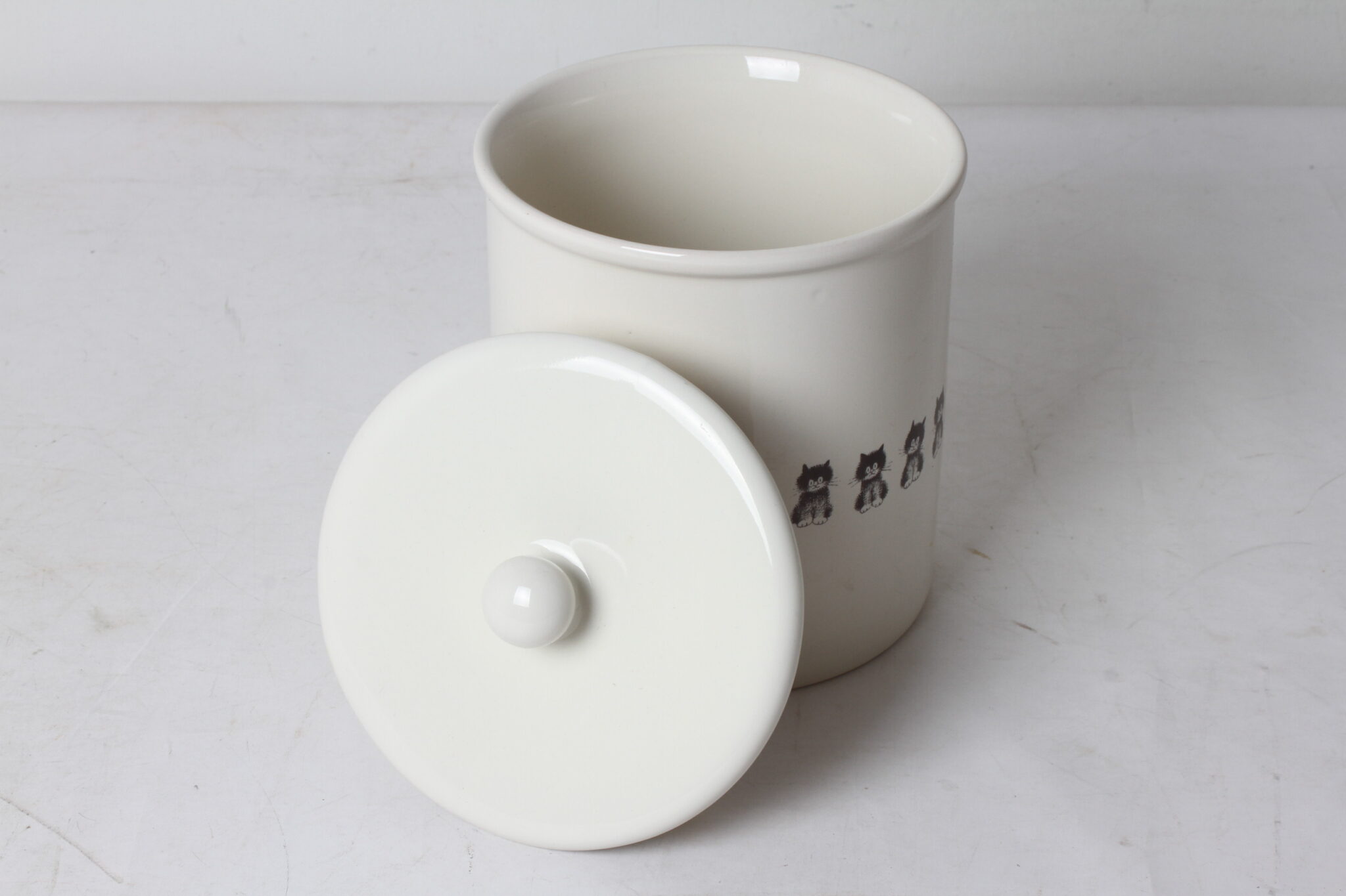 pot-en-ceramique-la-farandole-des-chats-dubout-2004-editions-clouet-art-de-la-table-brocante-occasion-emmaus-scherwiller-etikette (2)