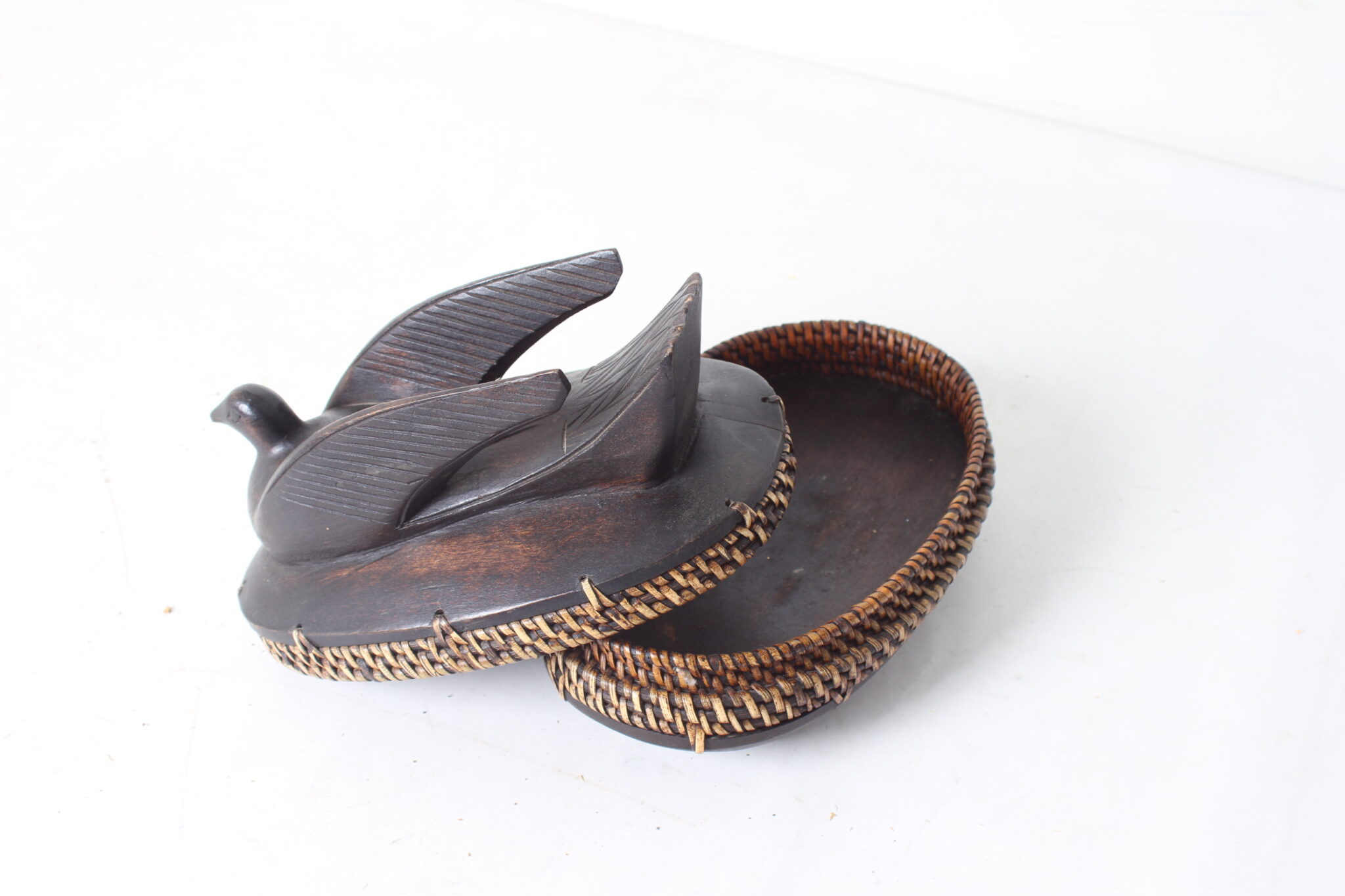 rare-boite-a-bijoux-indienne-bois-rotin-objets-deco-brocante-occasion-emmaus-scherwiller-etikette (4)