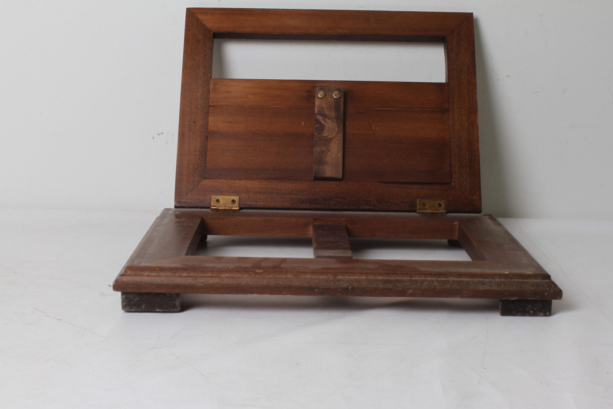 ancien-lutrin-de-table-bois-laiton-dore-objets-deco-brocante-occasion-emmaus-scherwiller-etikette (1)