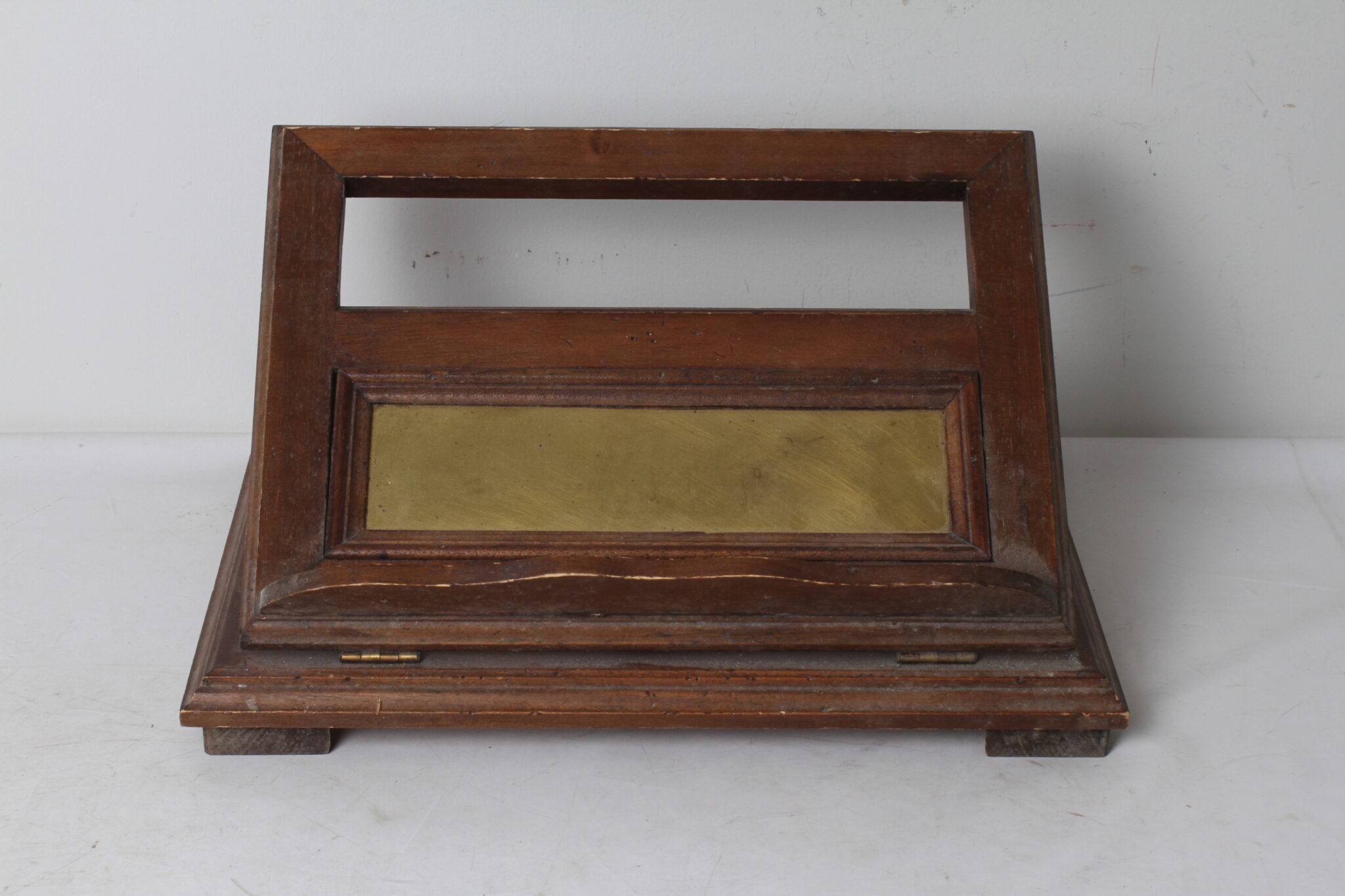 ancien-lutrin-de-table-bois-laiton-dore-objets-deco-brocante-occasion-emmaus-scherwiller-etikette (2)