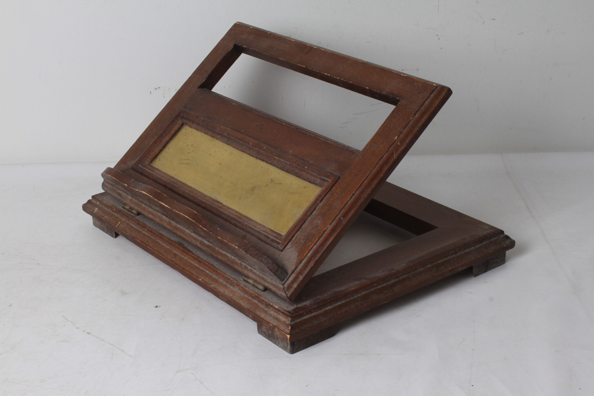 ancien-lutrin-de-table-bois-laiton-dore-objets-deco-brocante-occasion-emmaus-scherwiller-etikette (3)