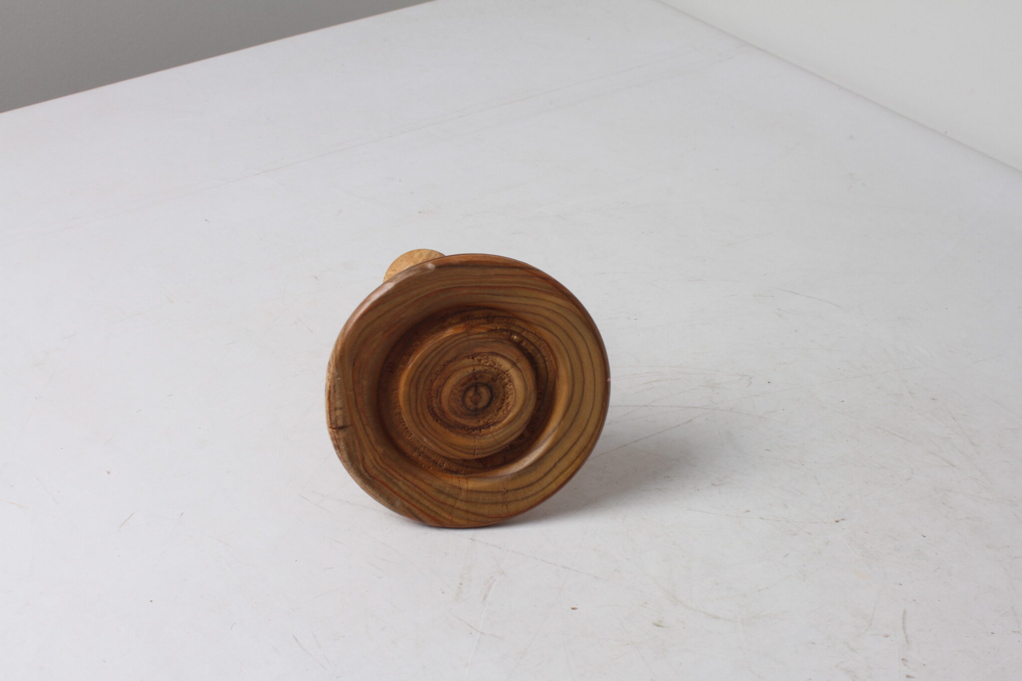 chandelier-design-scandinave-bois-sculpte-objets-deco-occasion-brocante-emmaus-scherwiller-etikette (1)