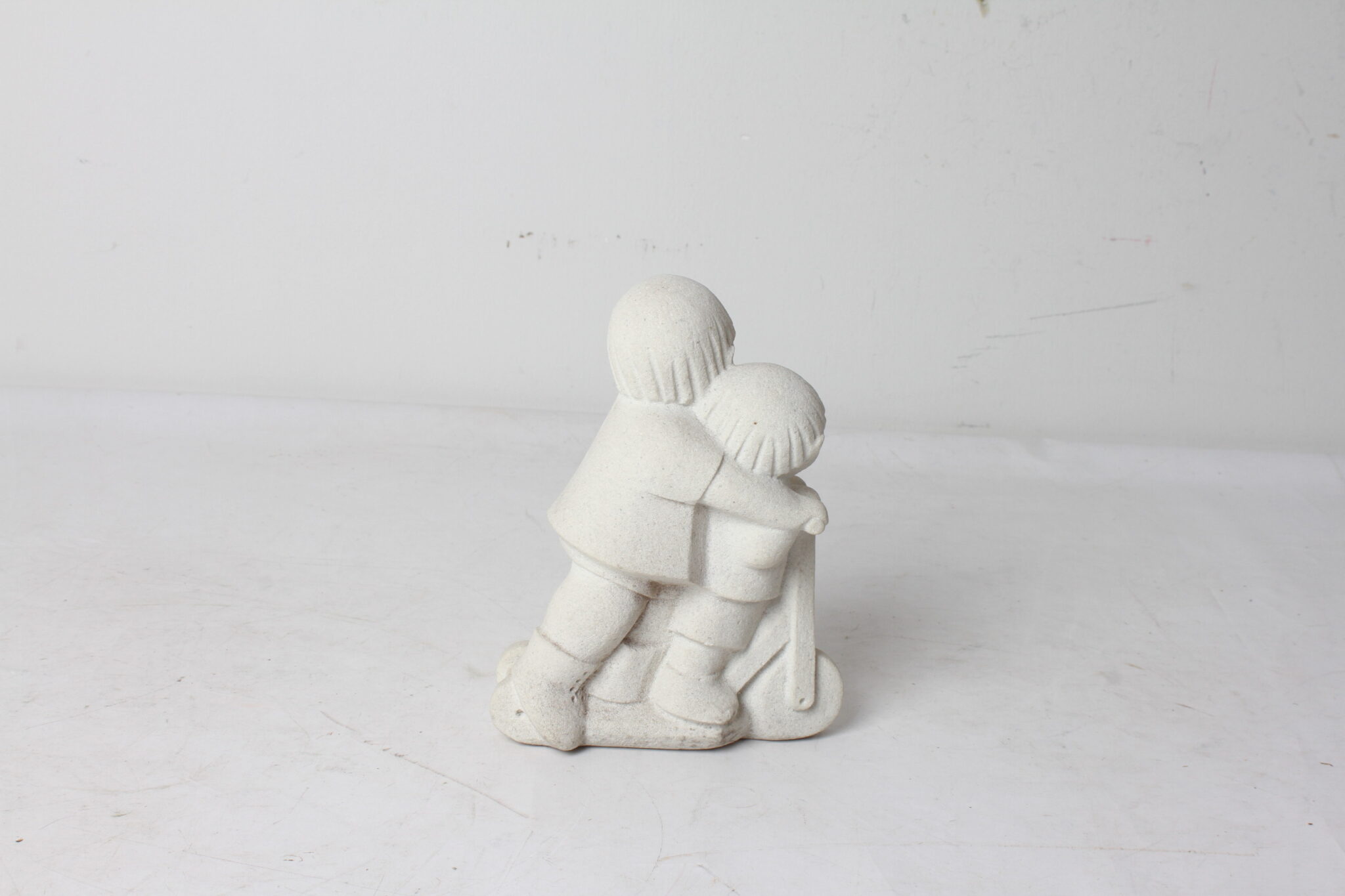Figurine Mar Bell en Grès frères sur scooter (2)