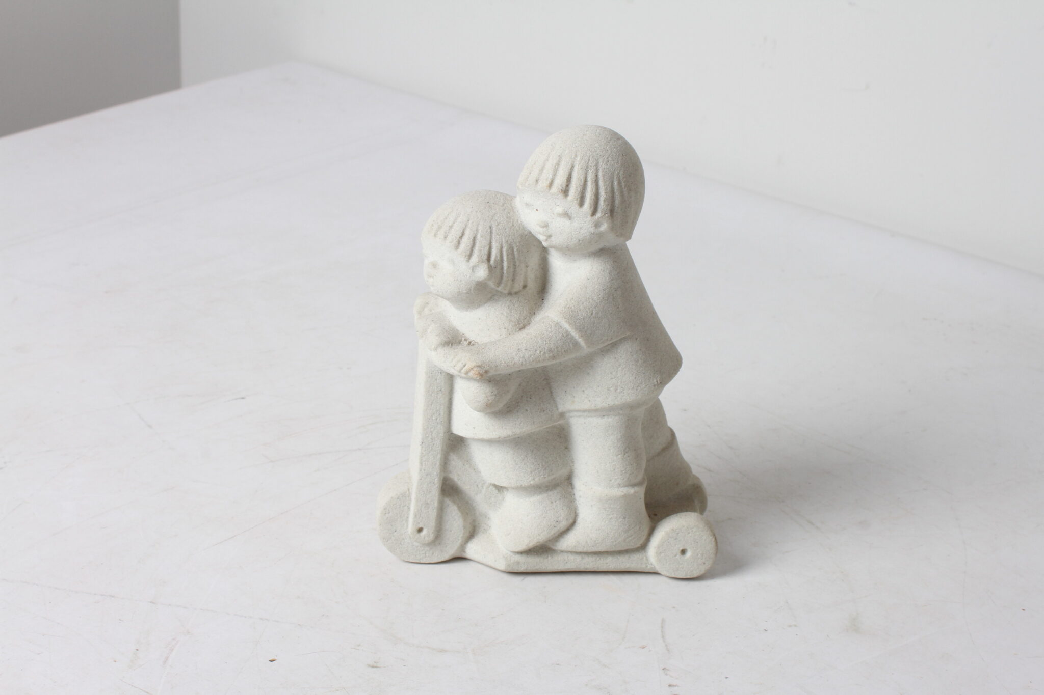 Figurine Mar Bell en Grès frères sur scooter (5)