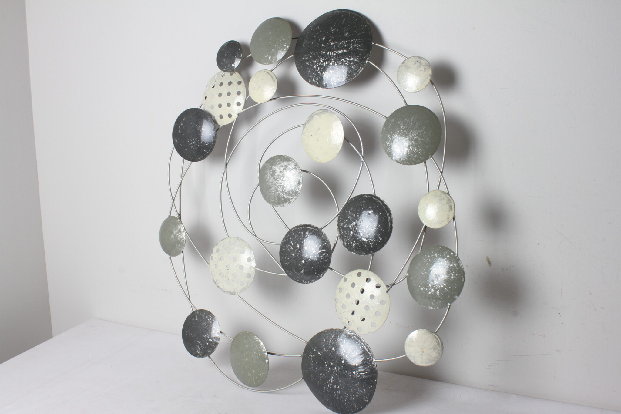 fresque métal abstraite grise et blanche (2)