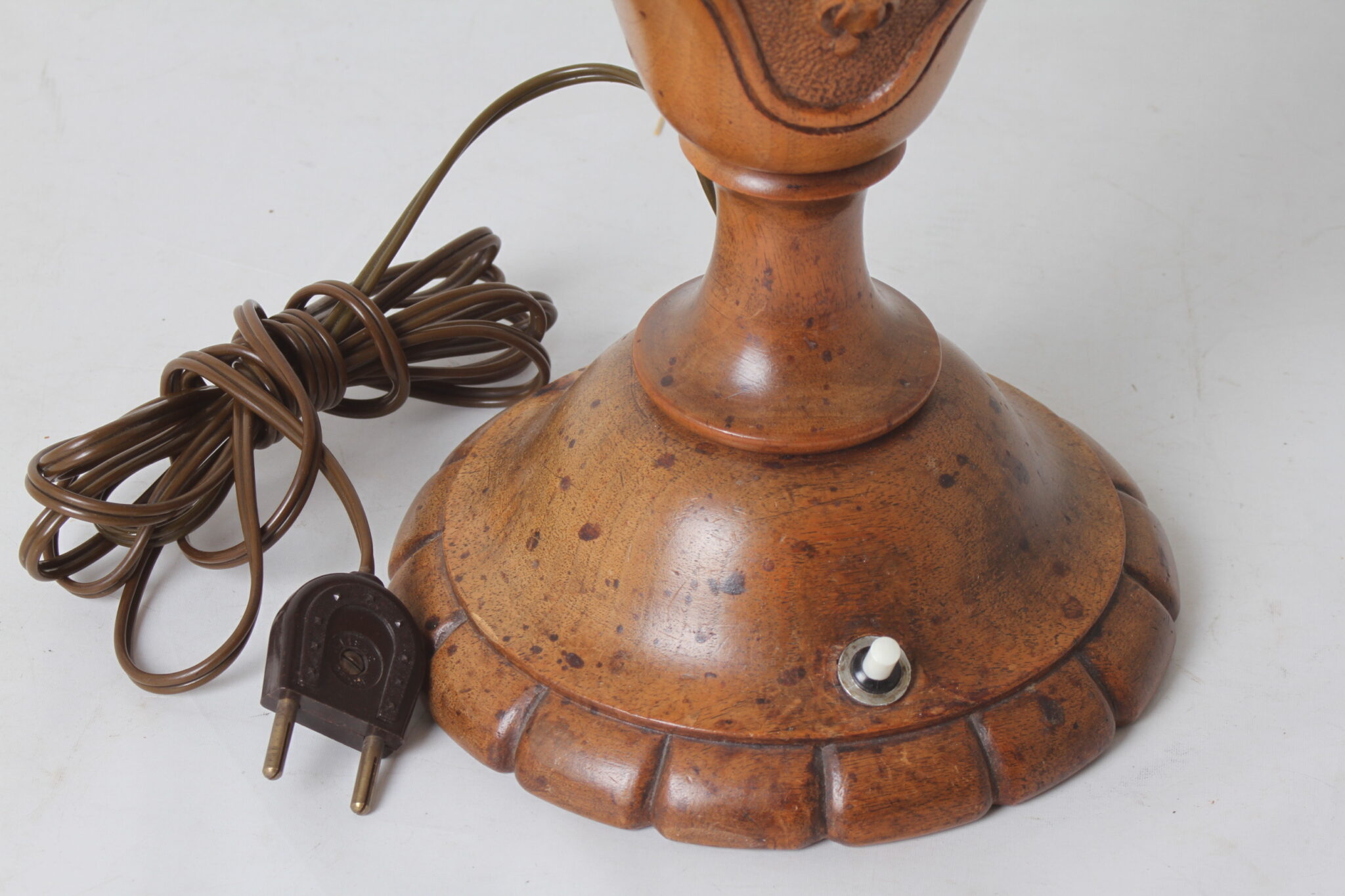 Lampe de table vintage en bois et métal