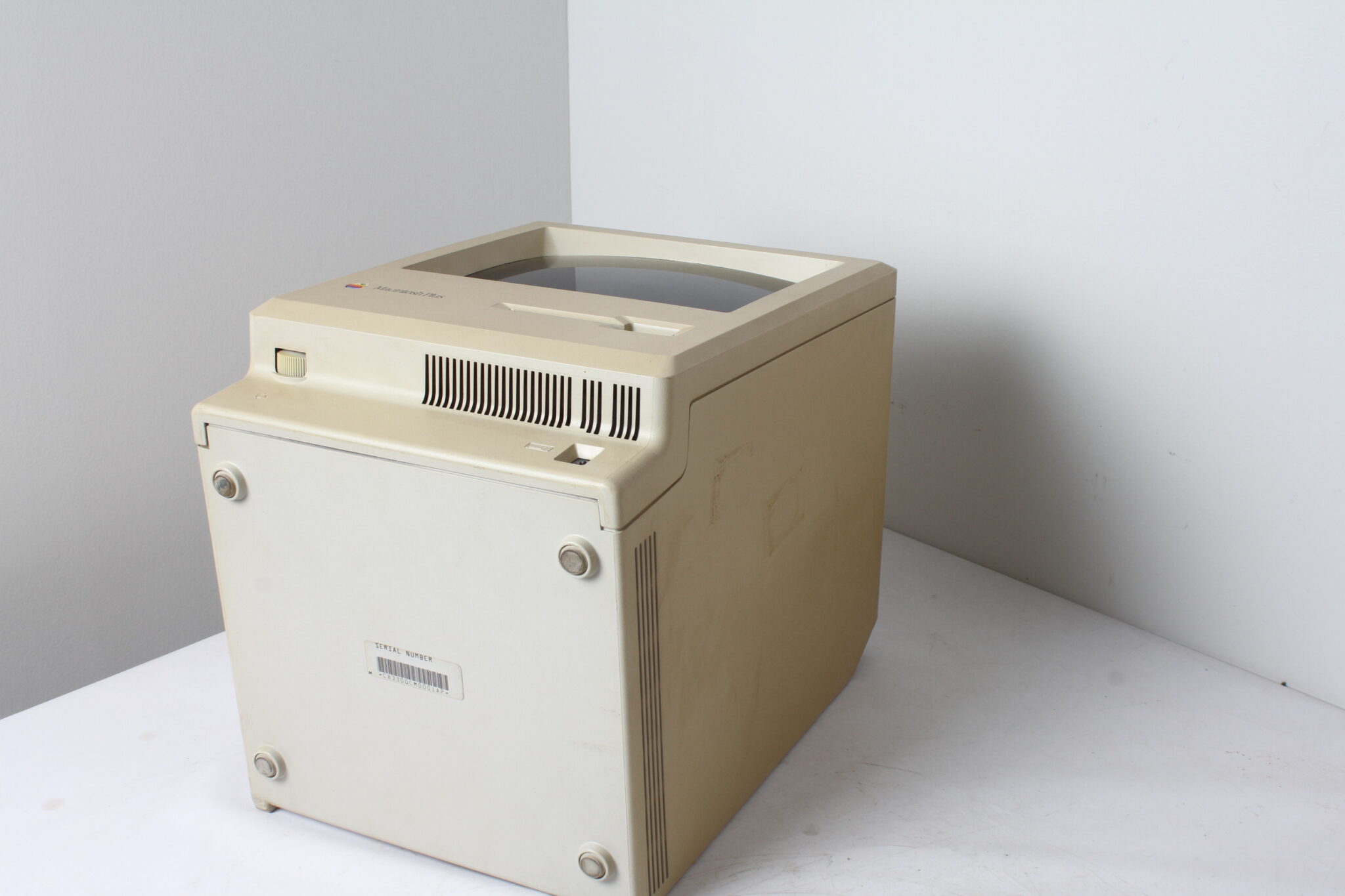 ordinateur-apple-macintosh-plus-1-mb-materiel-informatique-vintage-collection-occasion-emmaus-scherwiller-etikette (4)