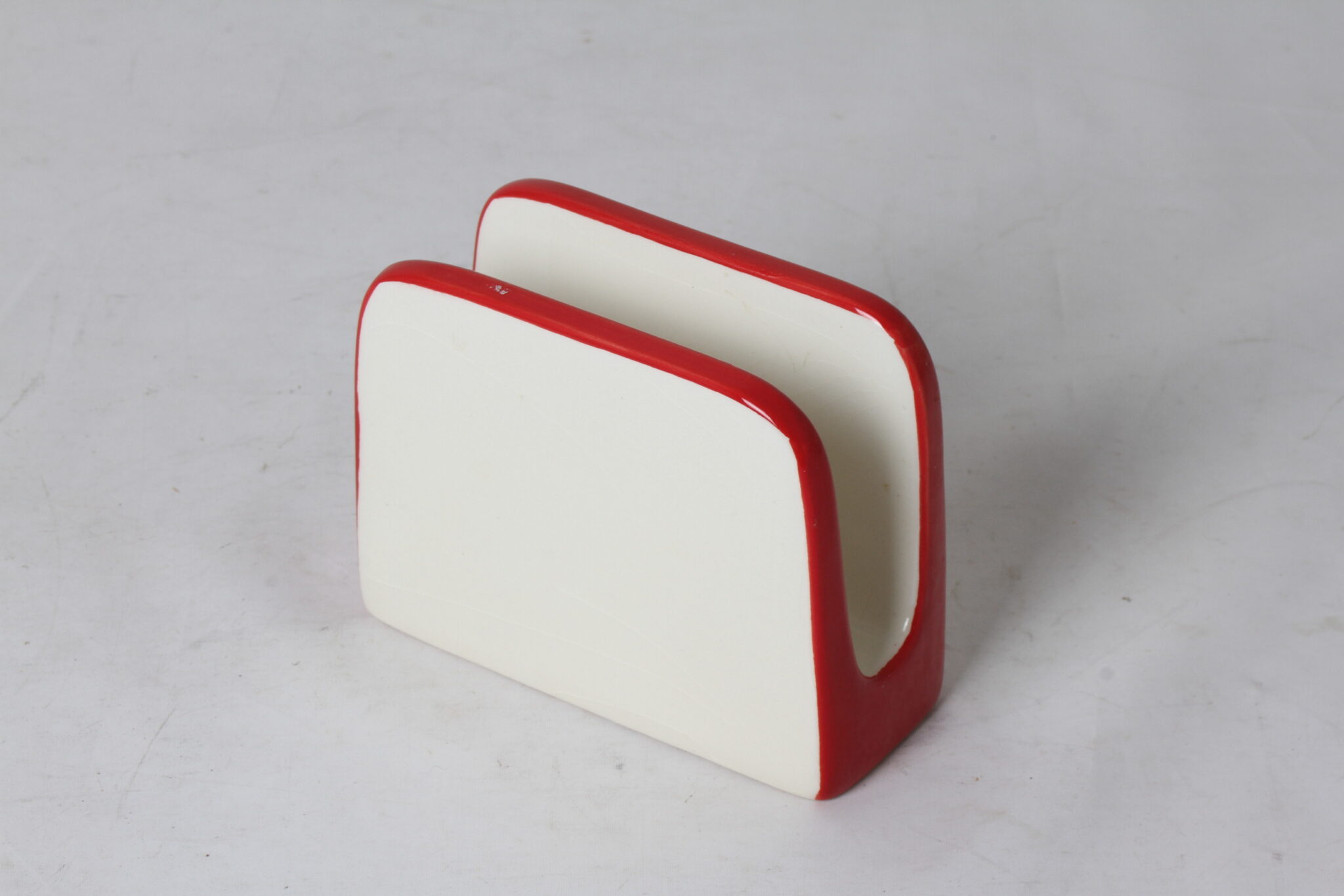 porte-eponge-ceramique-blanc-rouge-alsace-decor-couple-cigognes-onjets-deco-occasion-emmaus-scherwiller-etikette (1)