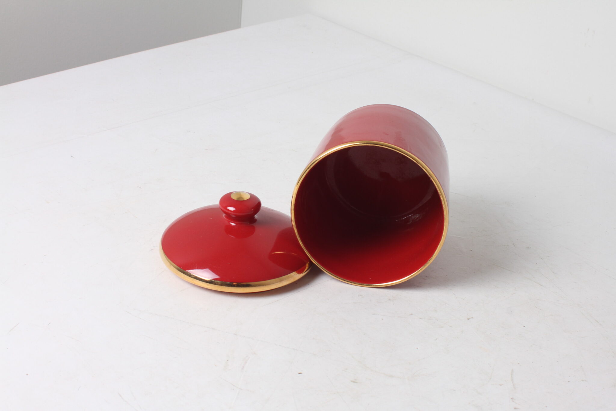 Pot vintage en céramique émaillée rouge – Apilco France