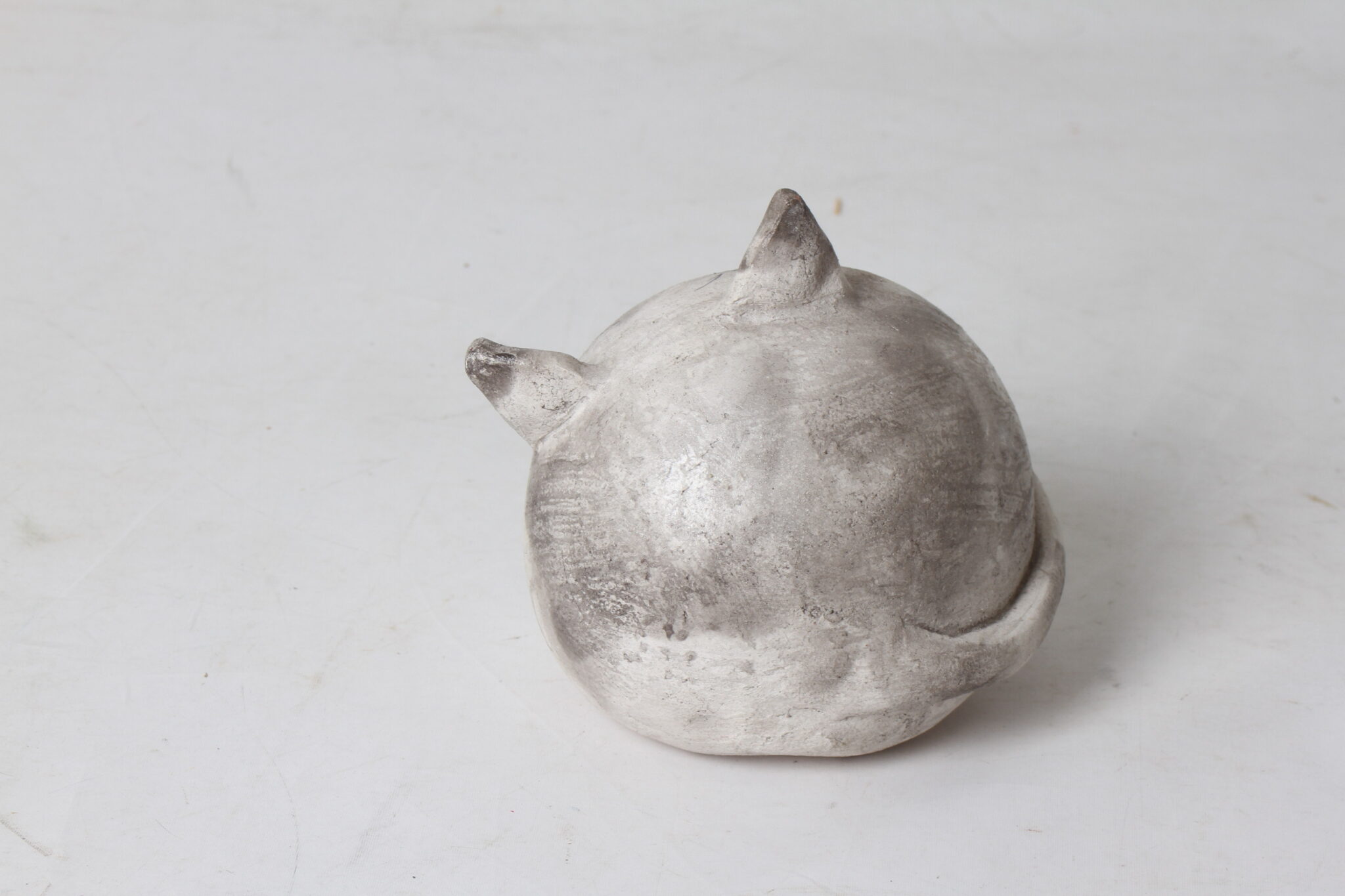 Statuette de chat en terre cuite (1)