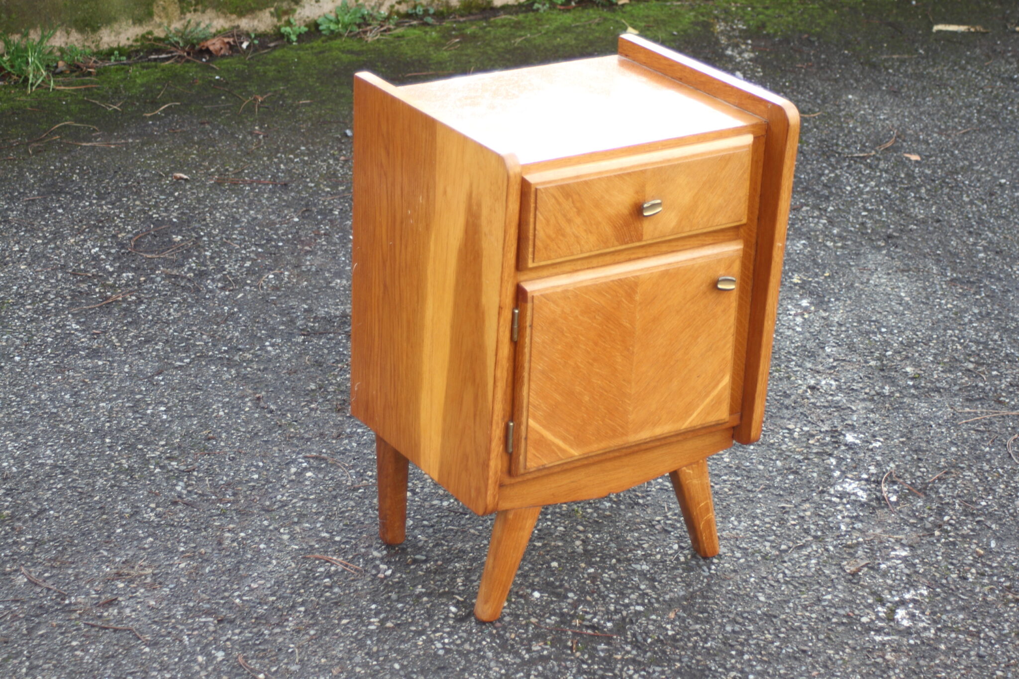 table-de-chevet-vintage-1-porte-1-tiroir-pieds-compas-mobilier-brocante-occasion-emmaus-scherwiller-etikette (1)