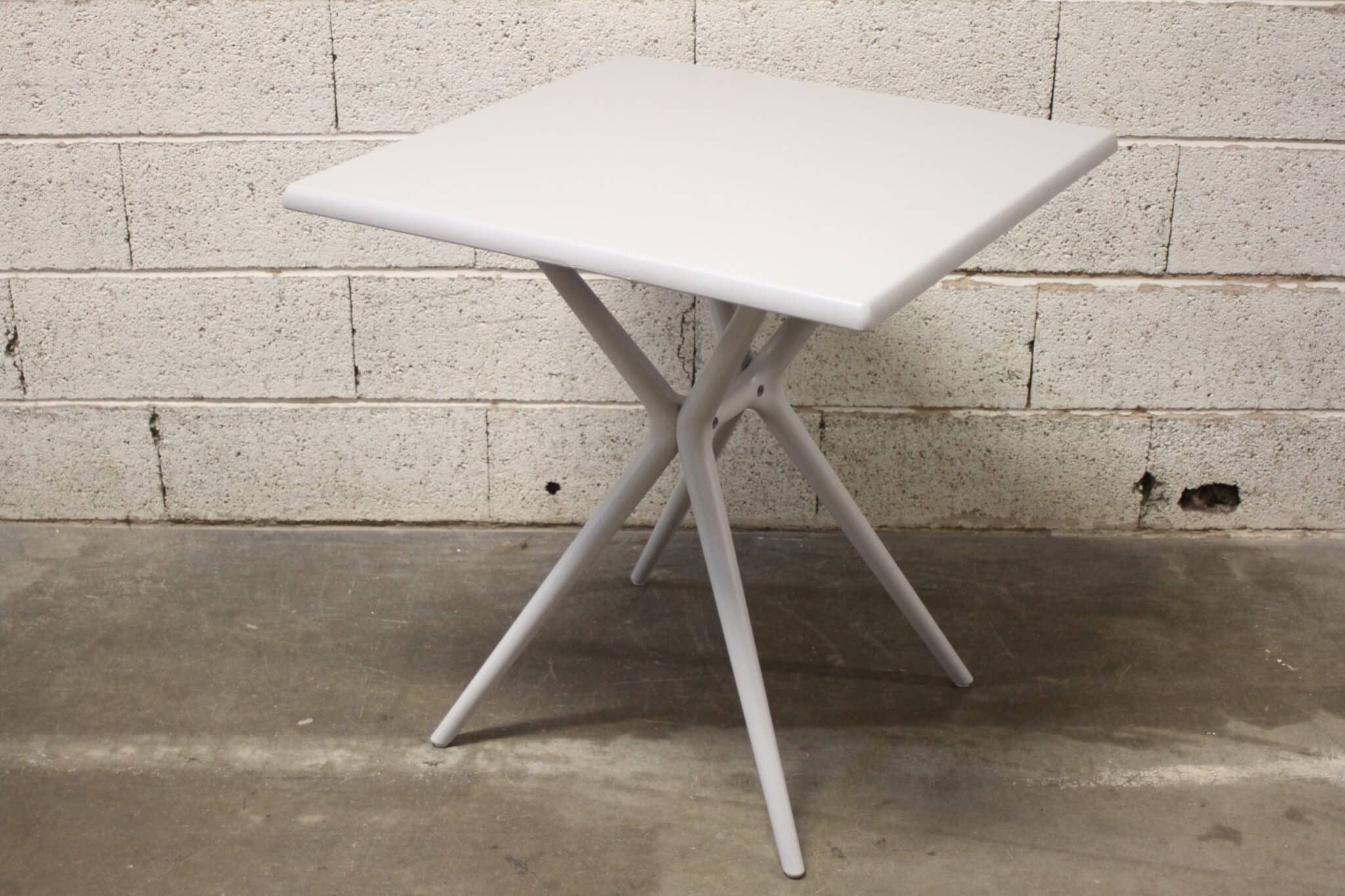 table-jardin-terrasse-plastique-gris-carree-primaster-mobilier-exterieur-occasion-emmaus-scherwiller-etikette (4)