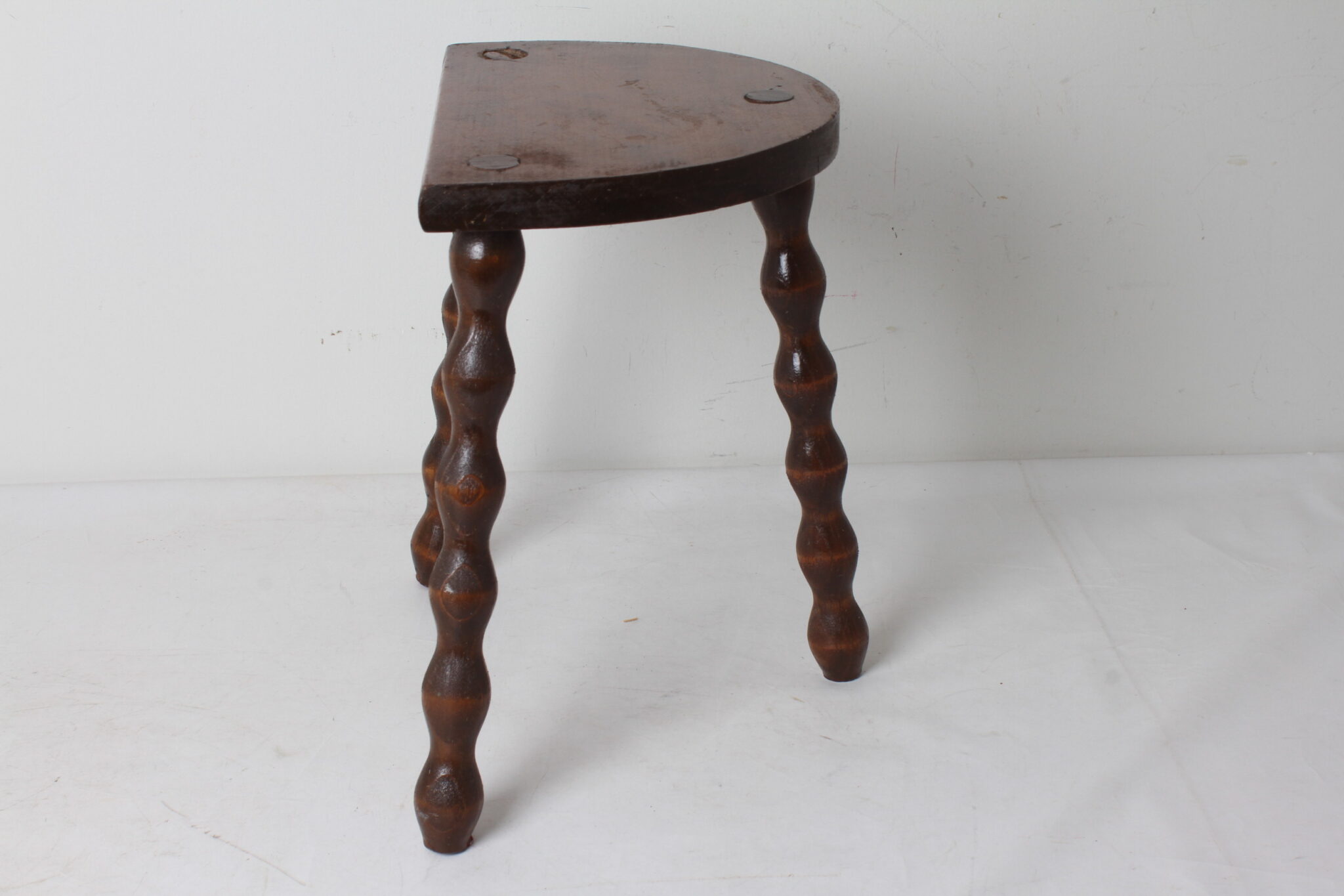 Tabouret demi-lune traditionnel français (3)
