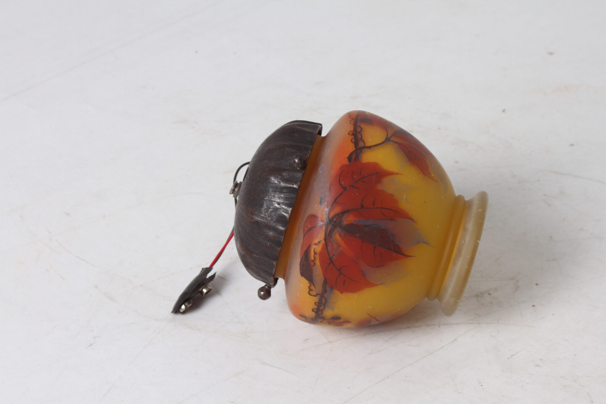 ancienne-petite-veilleuse-en-pate-de-verre-signee-peynaud-luminaires-objets-deco-brocante-occasion-emmaus-scherwiller-etikette (3)