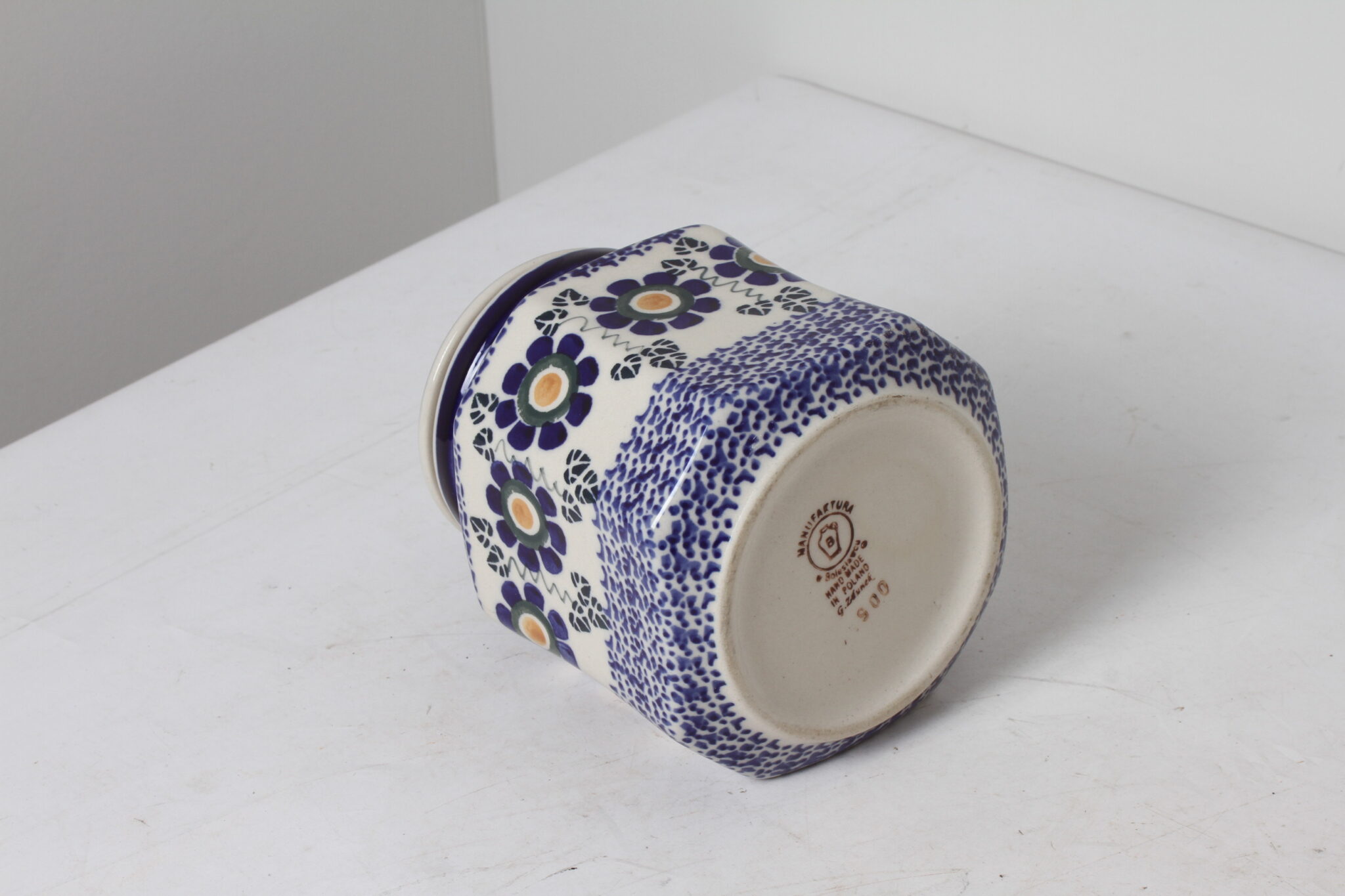 Boîte de conservation en céramique blanc et bleu décor florale vintage - Manufactura