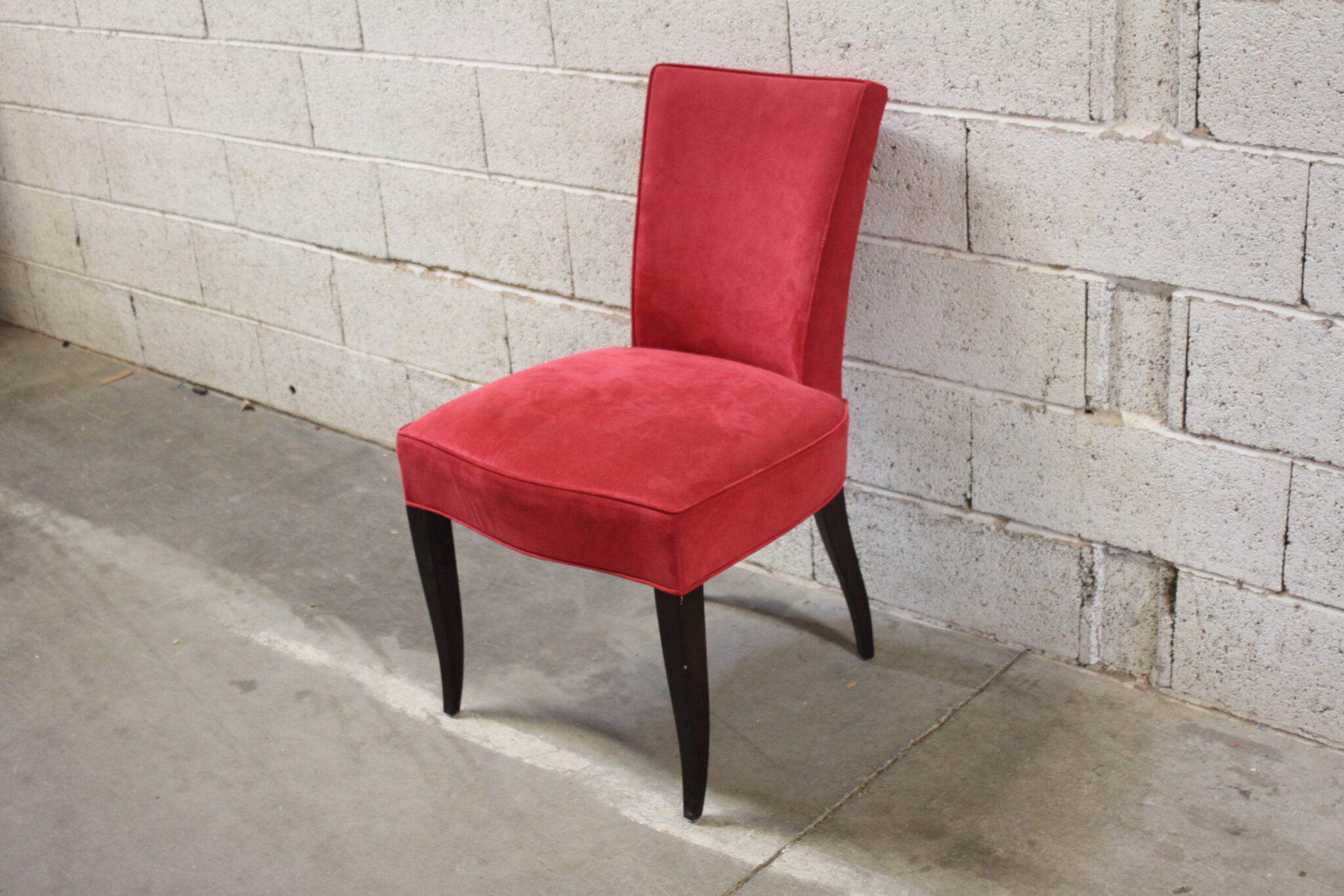 chaise-d'appoint-pieds-bois-noir-mousse-tissu-velours-rose-mobilier-brocante-occasion-emmaus-scherwiller-etikette (2)