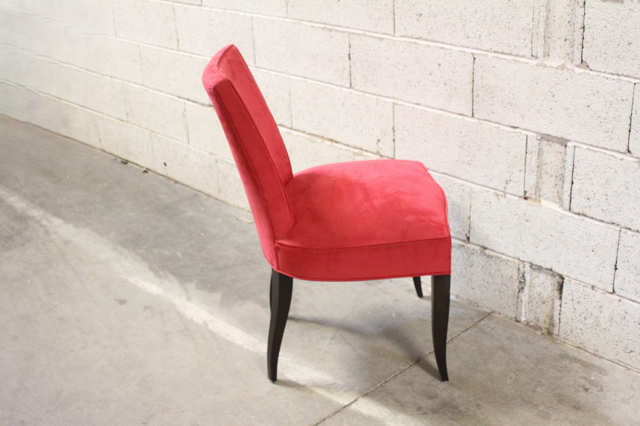 chaise-d'appoint-pieds-bois-noir-mousse-tissu-velours-rose-mobilier-brocante-occasion-emmaus-scherwiller-etikette (4)