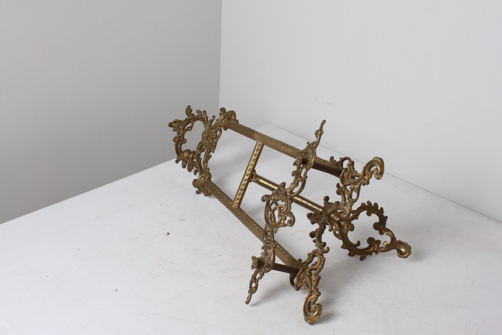 Chevalet de table en bronze doré style ancien (1)